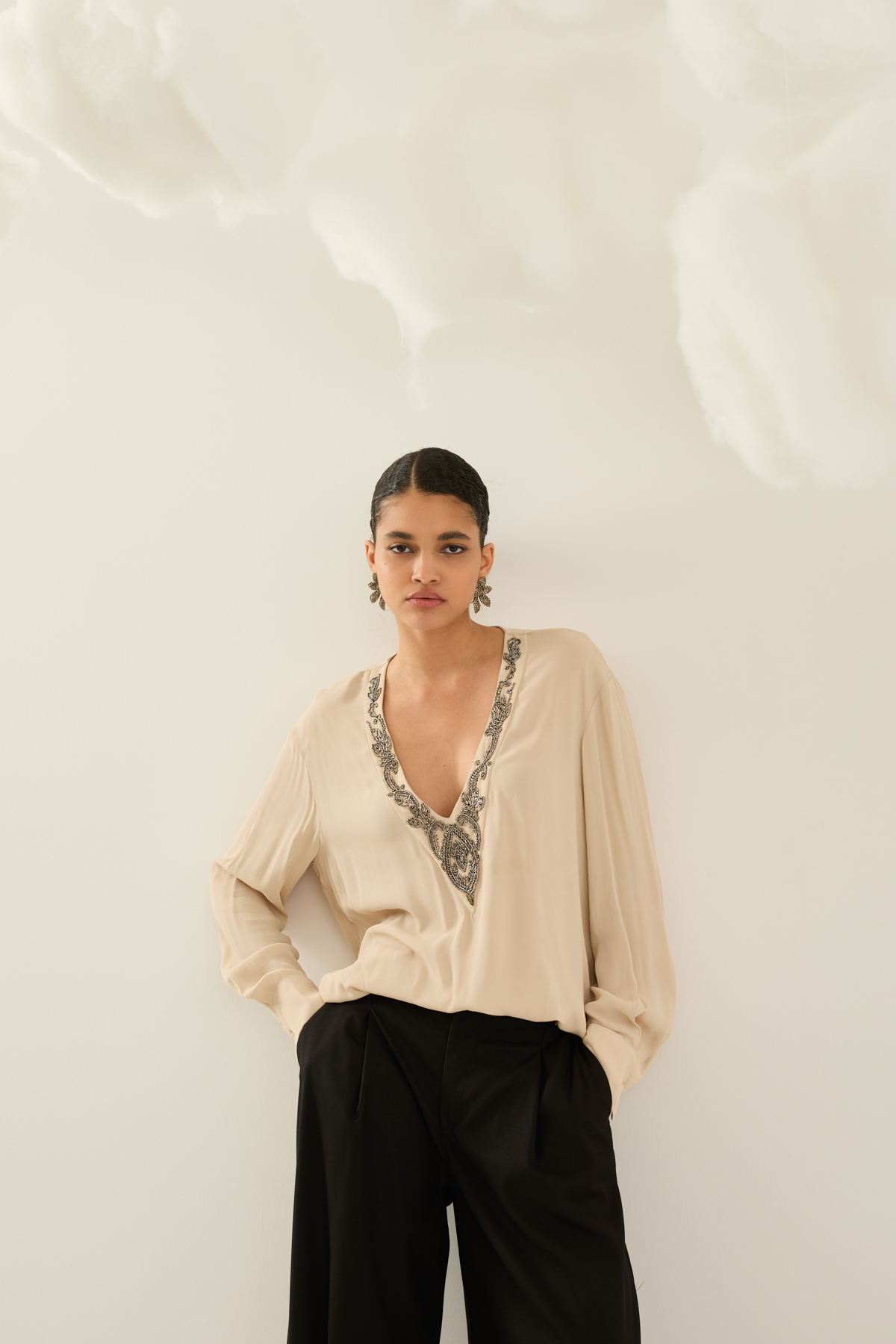 camicia-elegante-in-viscosa-con-ricamo-d40n0376-261-webf.jpg