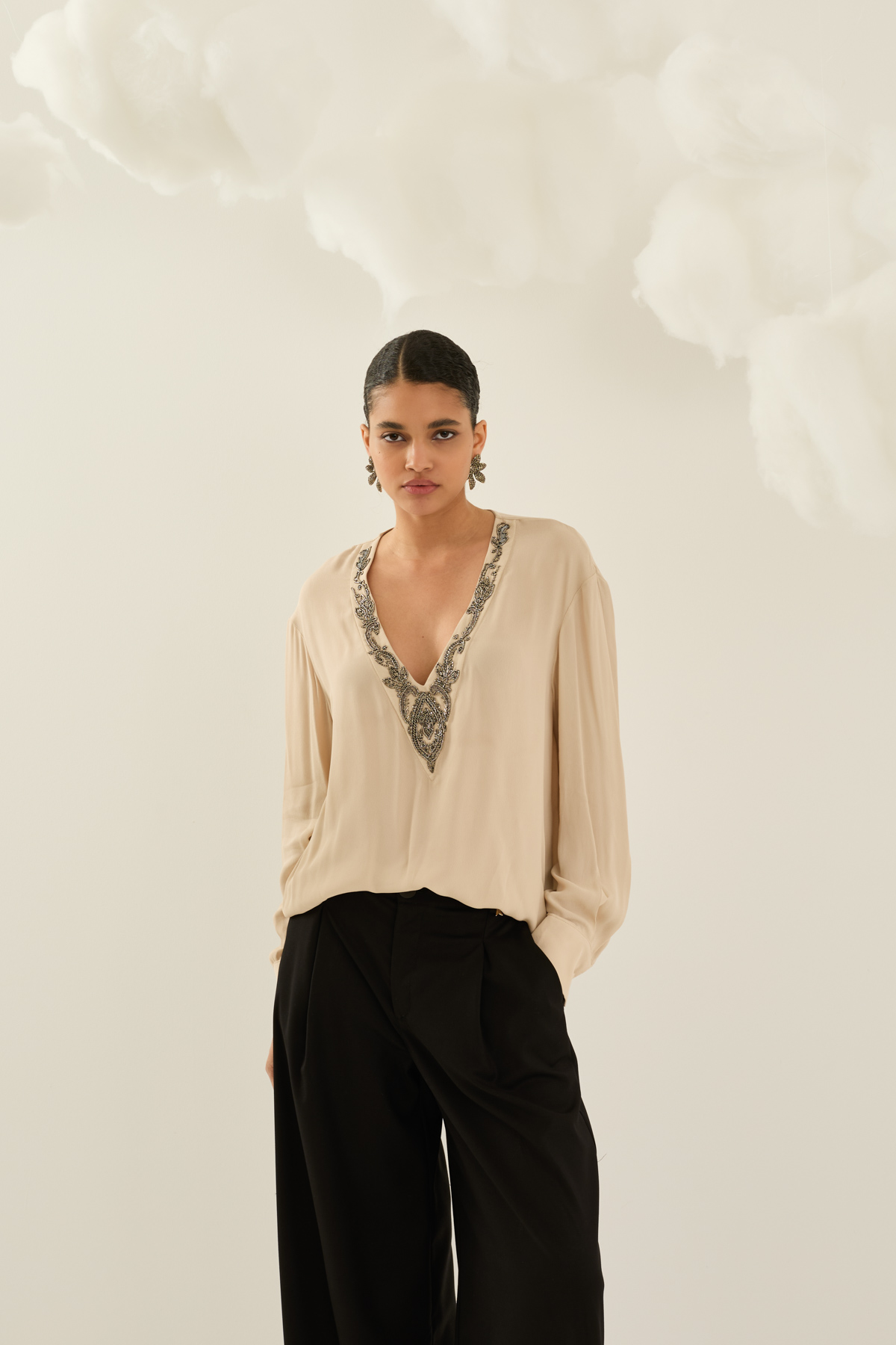 camicia-elegante-in-viscosa-con-ricamo-d40n0376-261-webout.jpg