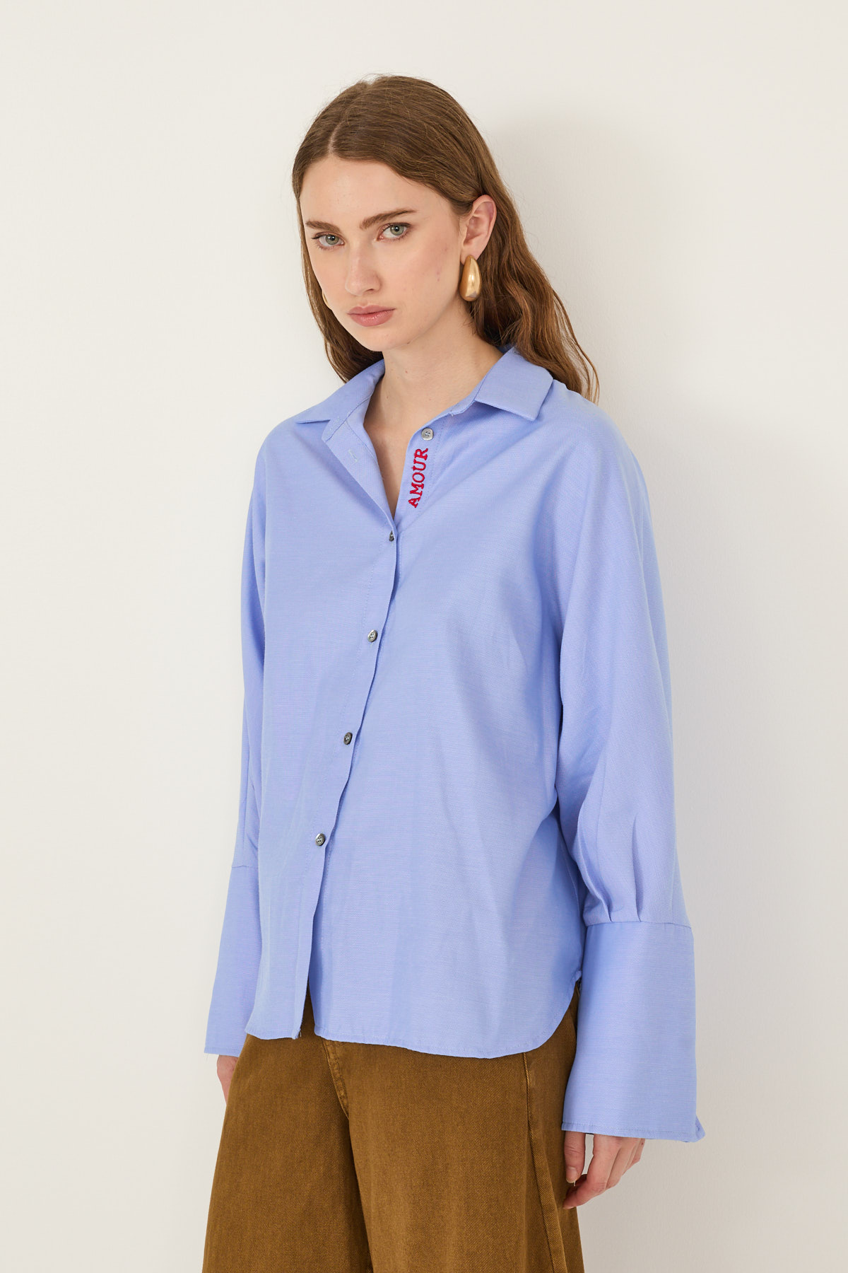 camicia-in-misto-cotone-con-ricamo-amour-d40n0610-86-webd.jpg