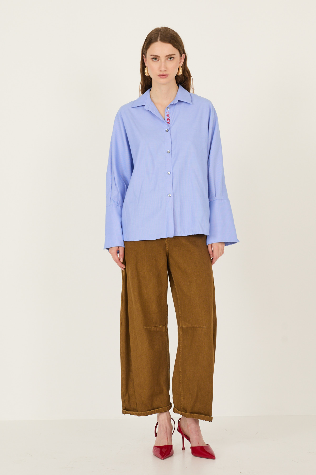 camicia-in-misto-cotone-con-ricamo-amour-d40n0610-86-webl.jpg