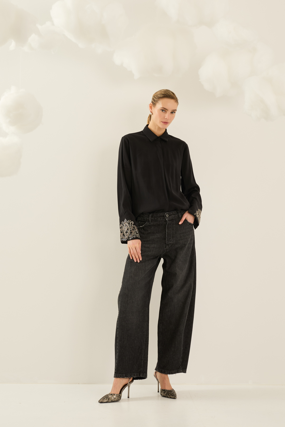 camicia-in-viscosa-con-ricami-ai-polsi-d40n0374-01-webl.jpg