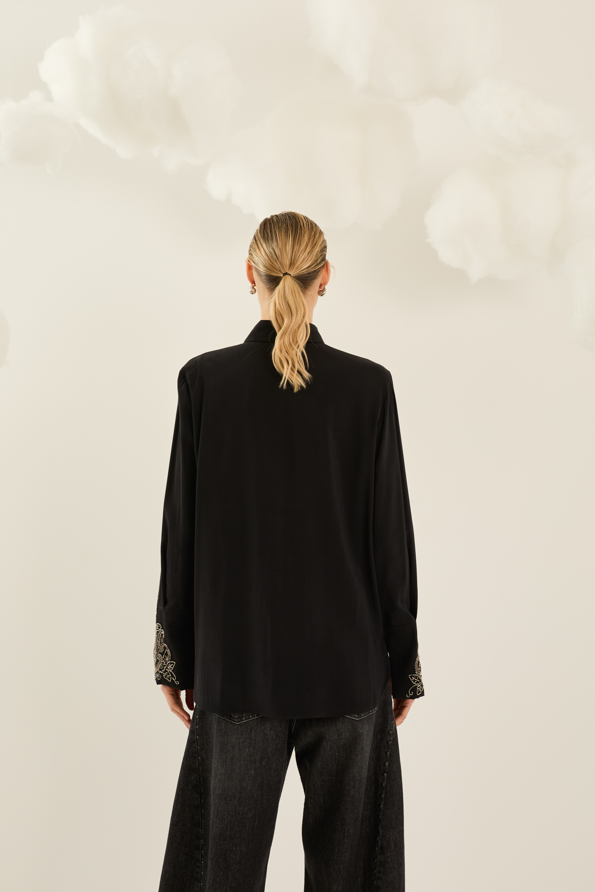 camicia-in-viscosa-con-ricami-ai-polsi-d40n0374-01-webr.jpg