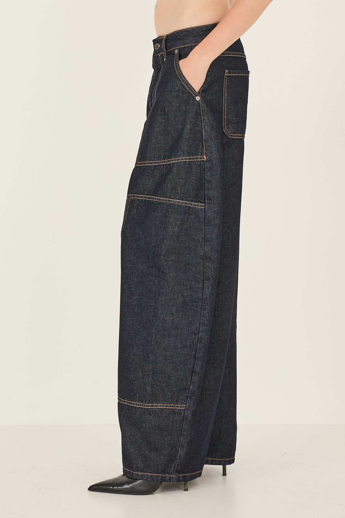 denim-lavaggio-scuro-con-cuciture-a-contrasto-c40s0502-11-webd.jpg
