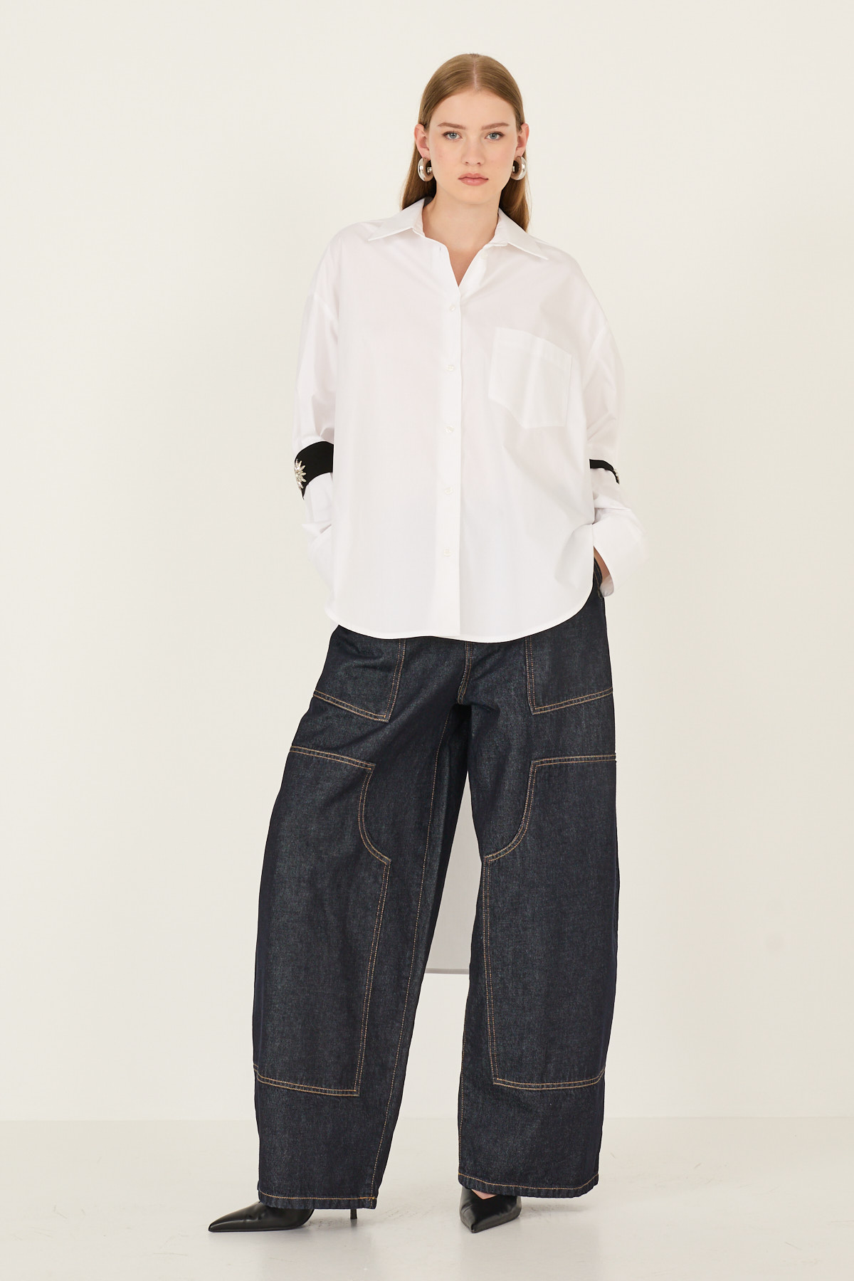 denim-lavaggio-scuro-con-cuciture-a-contrasto-c40s0502-11-webl.jpg