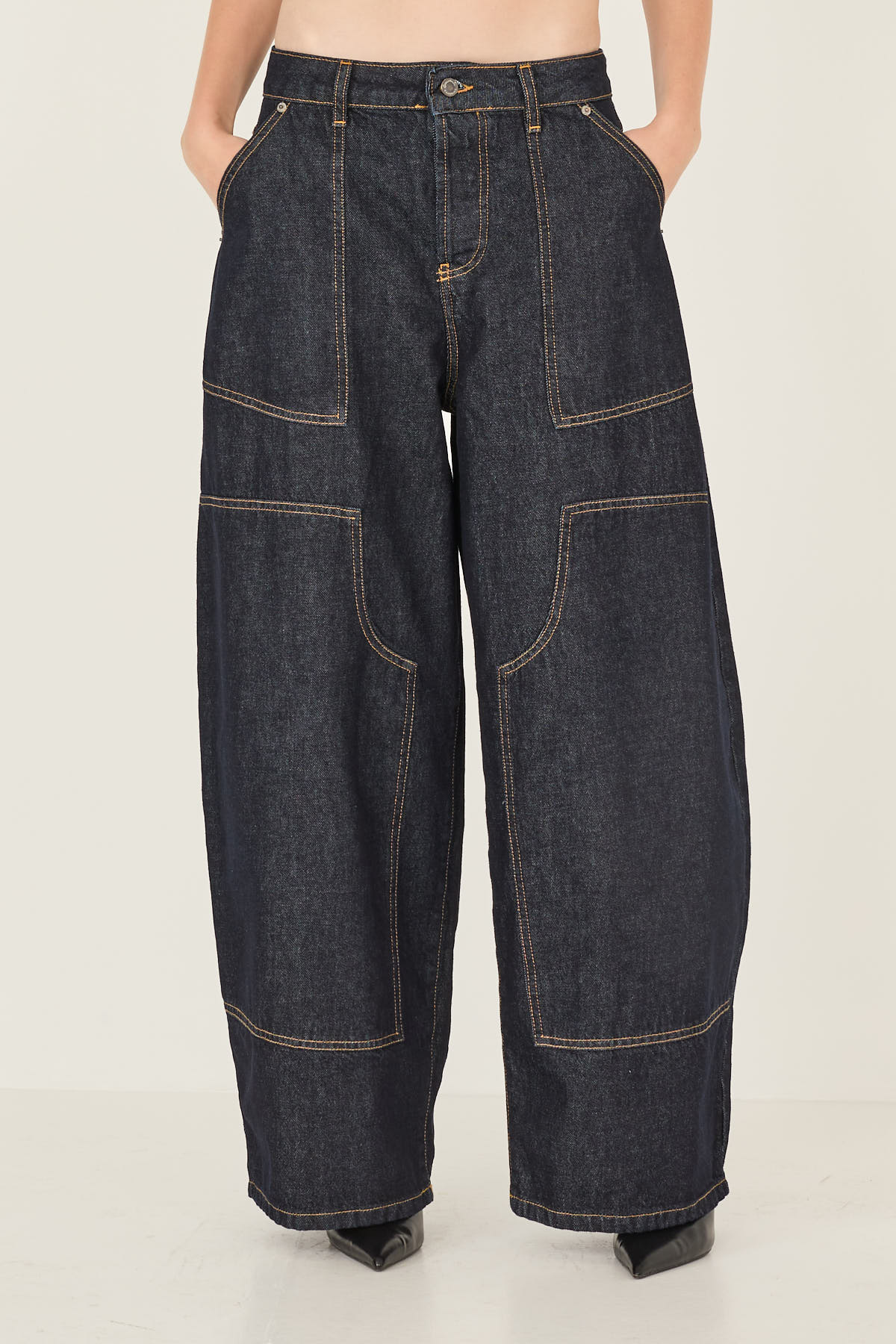 denim-lavaggio-scuro-con-cuciture-a-contrasto-c40s0502-11-webout.jpg