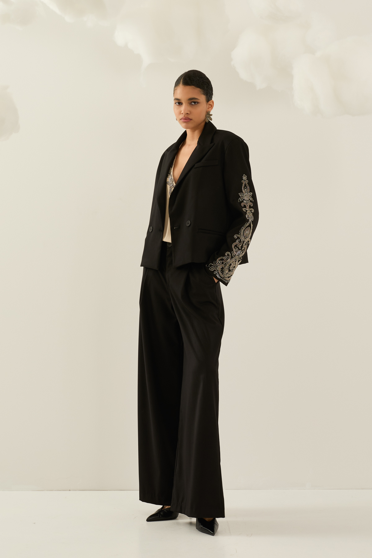 giacca-misto-viscosa-con-dettaglio-ricamo-d40n0371-01-webr.jpg