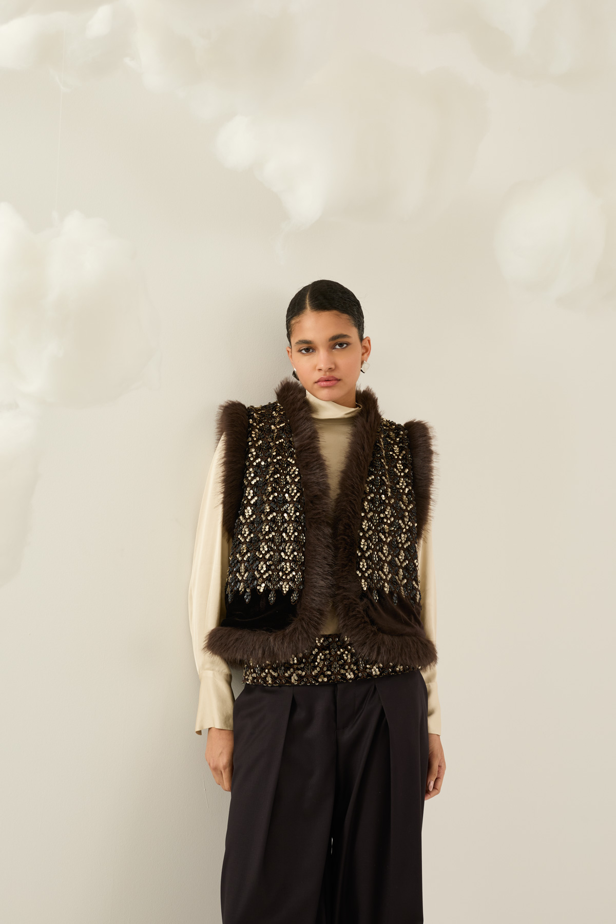 gilet-con-paillettes-s40m0429-07-webd.jpg