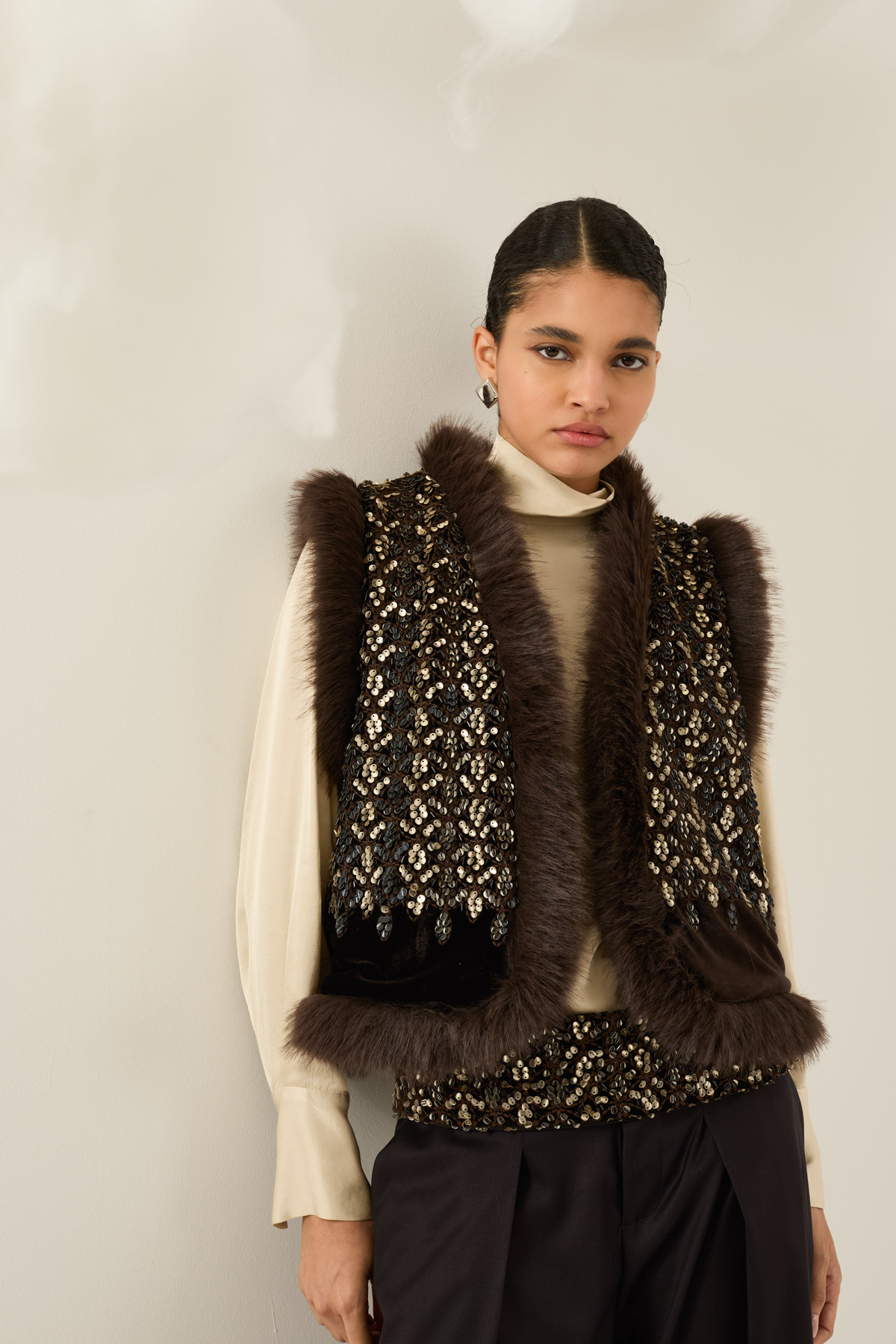 gilet-con-paillettes-s40m0429-07-webout.jpg