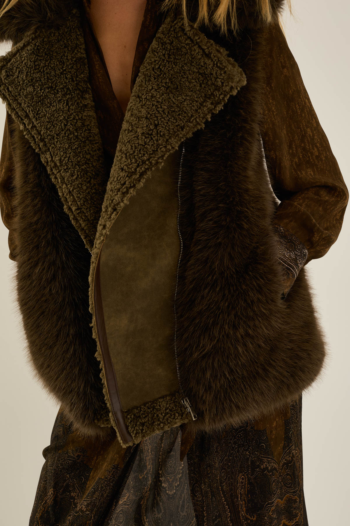 gilet-con-pelliccia-s40m0425-398-webf.jpg