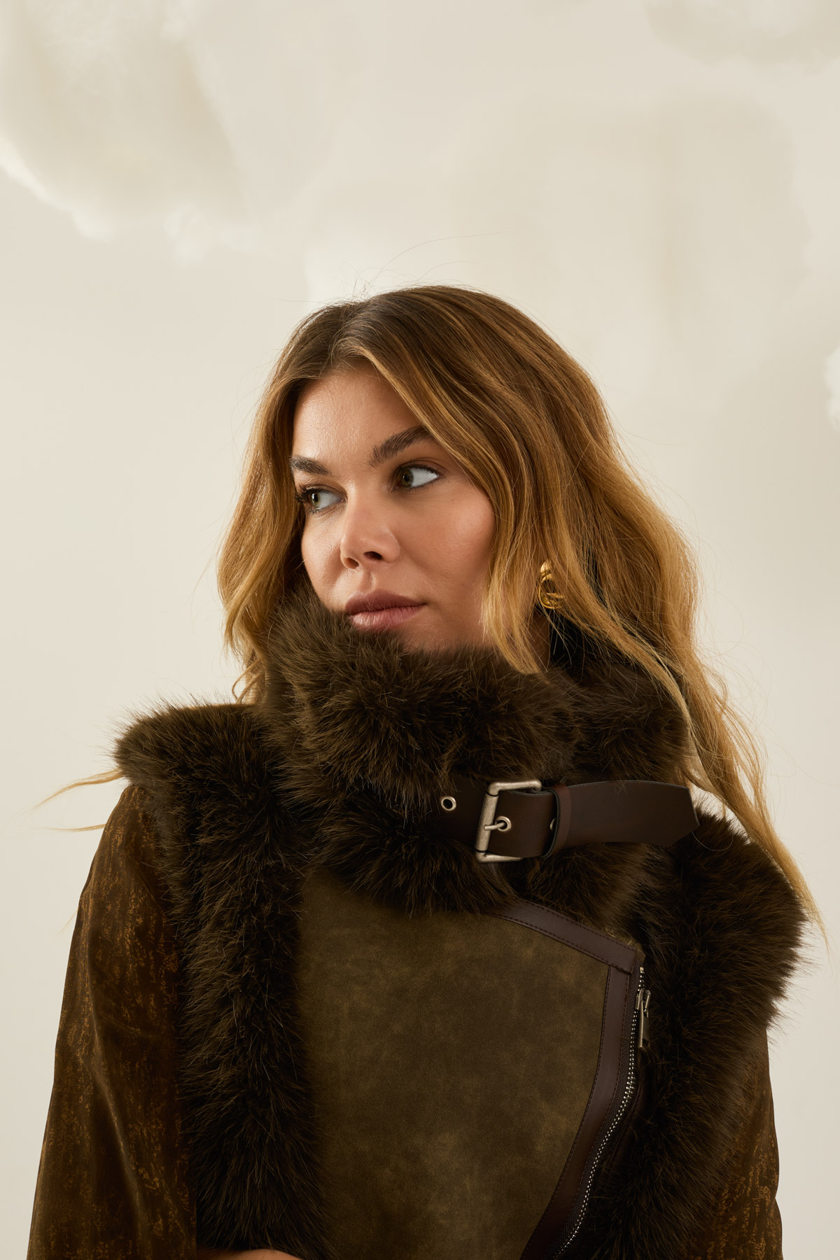 gilet-con-pelliccia-s40m0425-398-webr.jpg