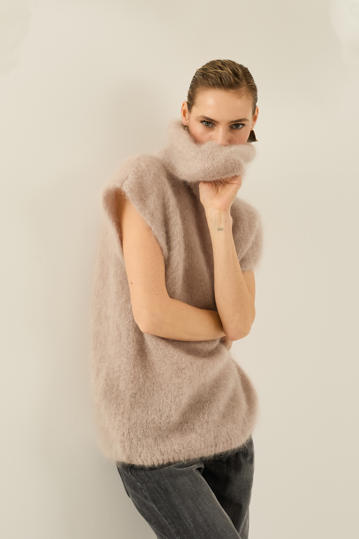 maglia-in-mohair-con-collo-a-cratere-c40l0279-226-webr.jpg