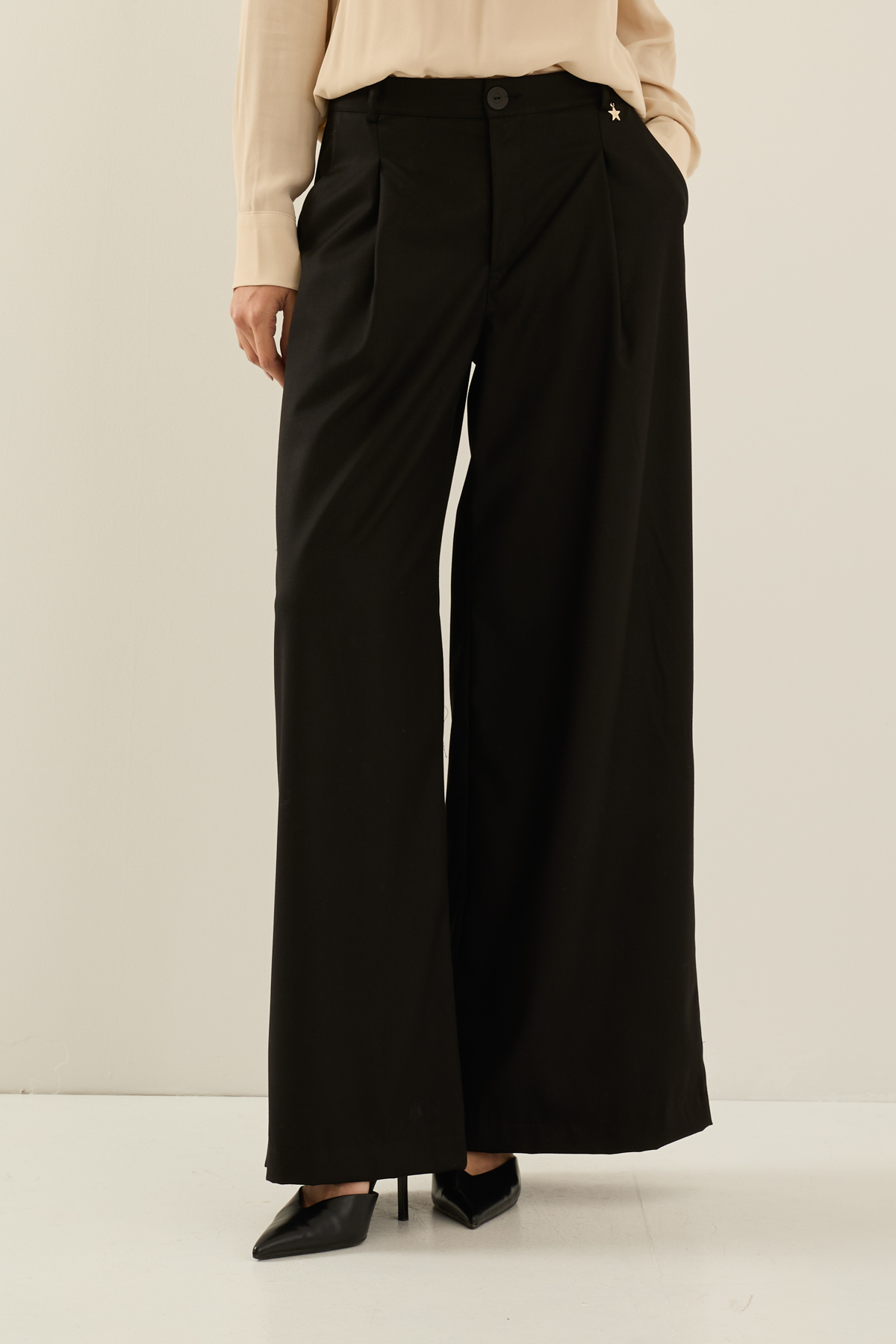 pantalone-a-palazzo-in-misto-viscosa-d40n0396-01-webout.jpg