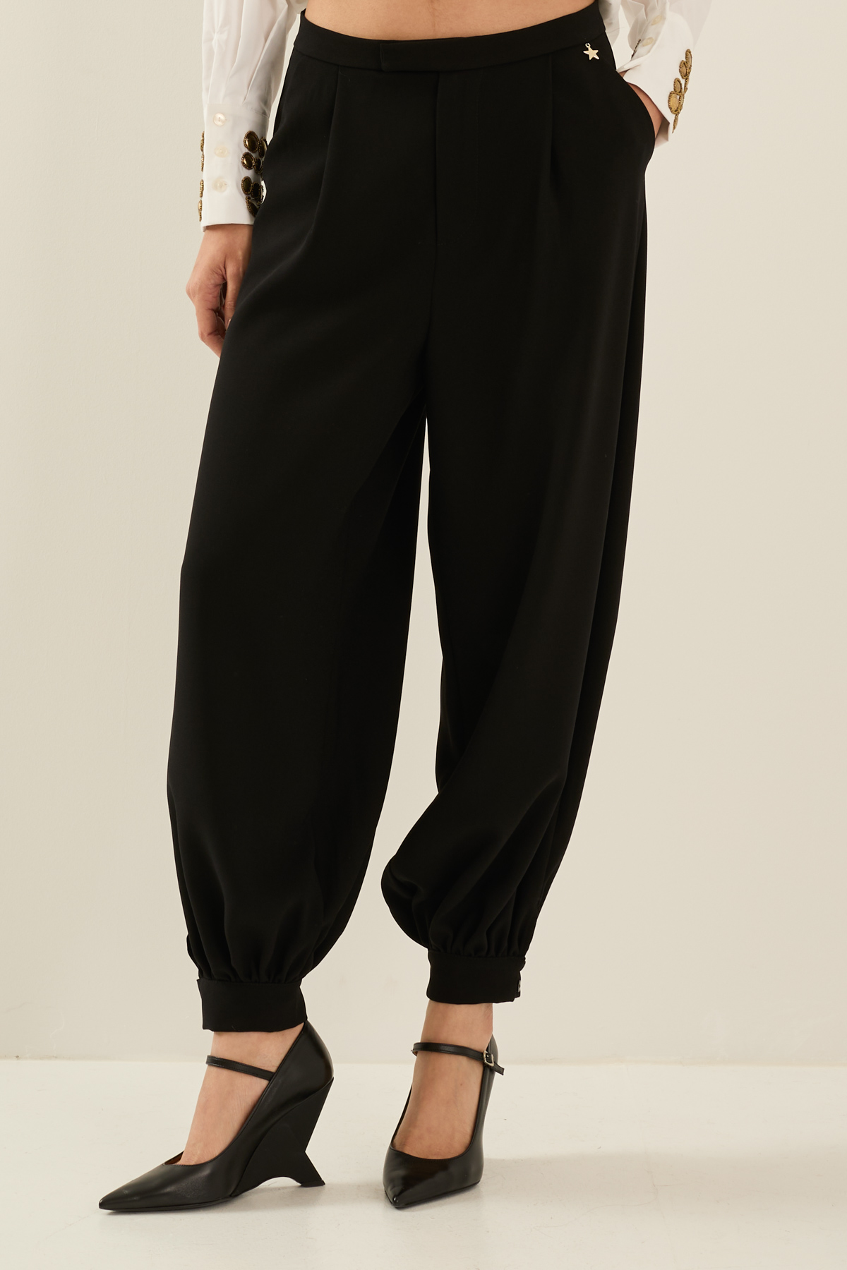 pantalone-con-polsino-alla-caviglia-m40f0133-01-webout.jpg
