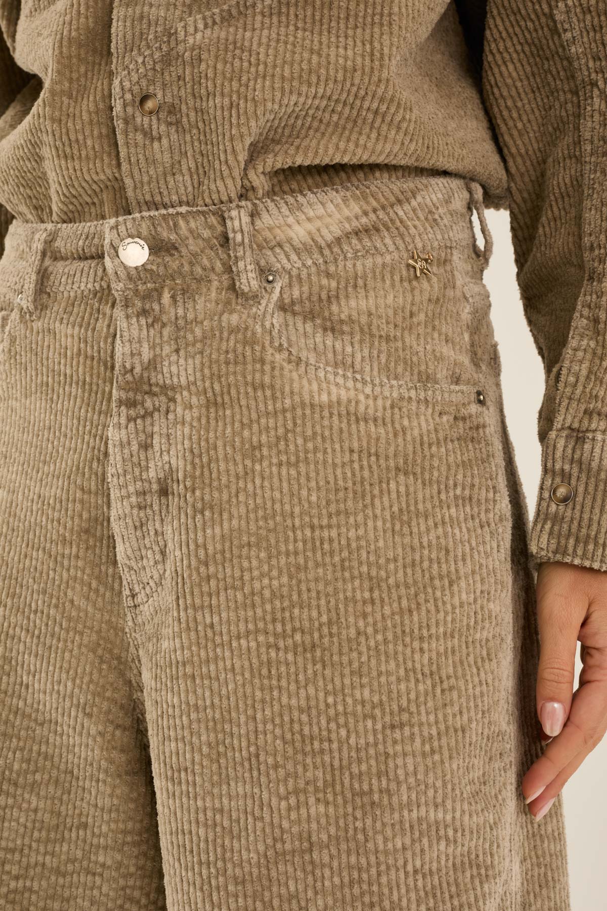 pantalone-in-velluto-a-coste-m40g0014-226-webf.jpg