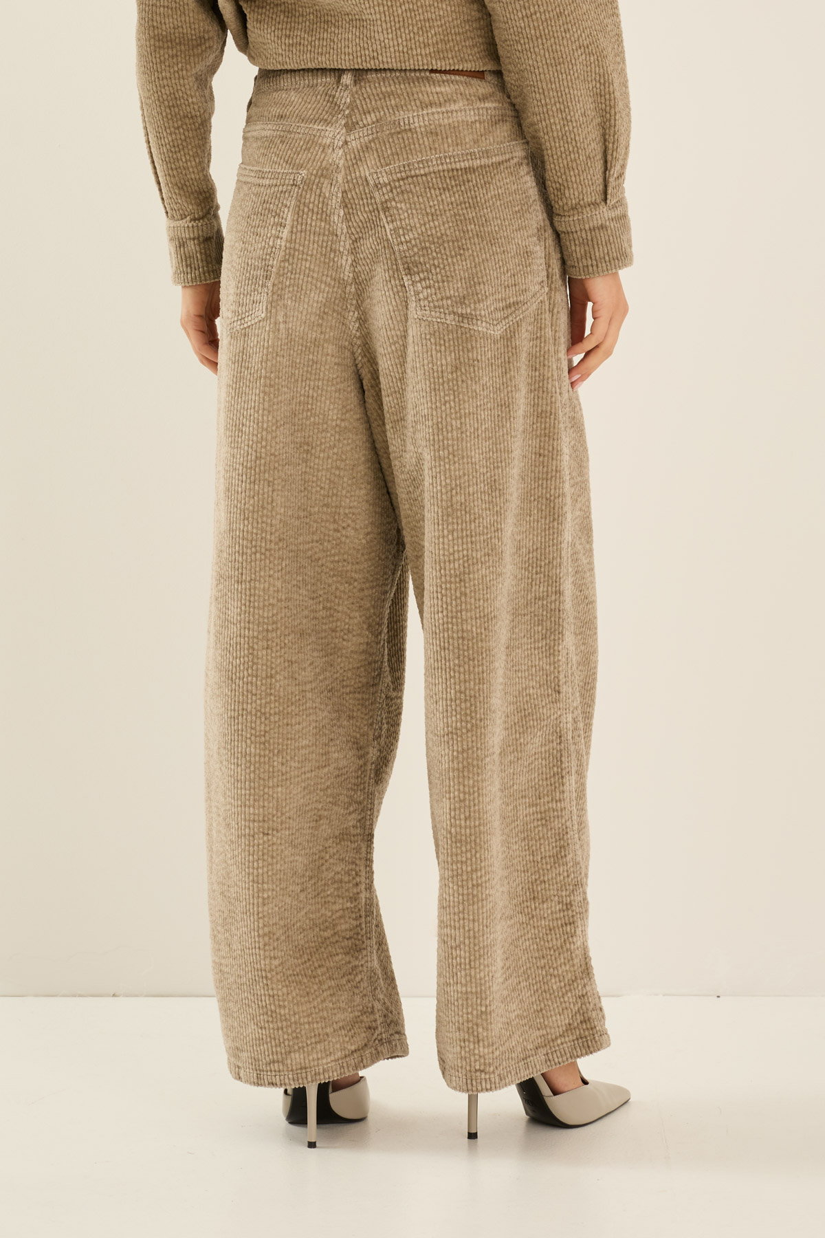 pantalone-in-velluto-a-coste-m40g0014-226-webl.jpg