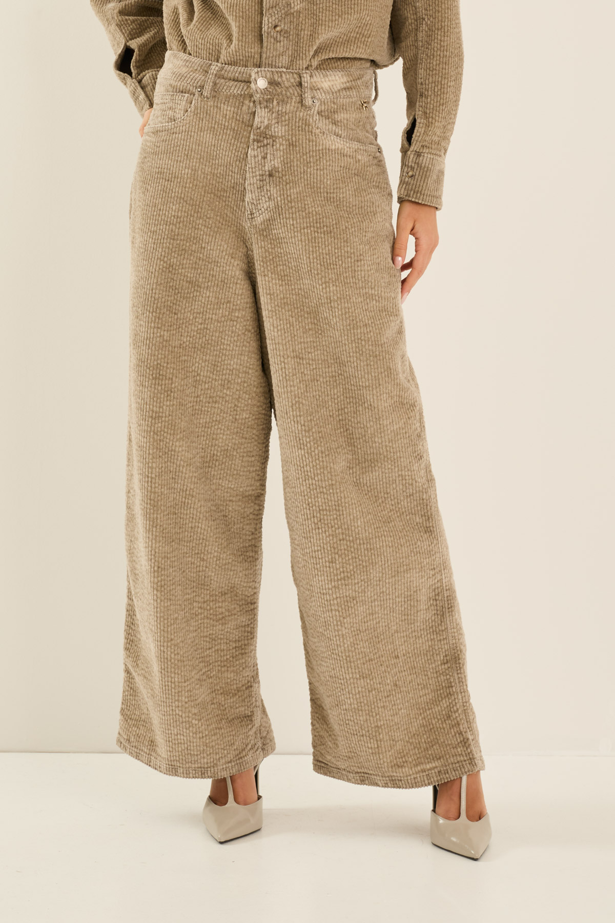 pantalone-in-velluto-a-coste-m40g0014-226-webout.jpg