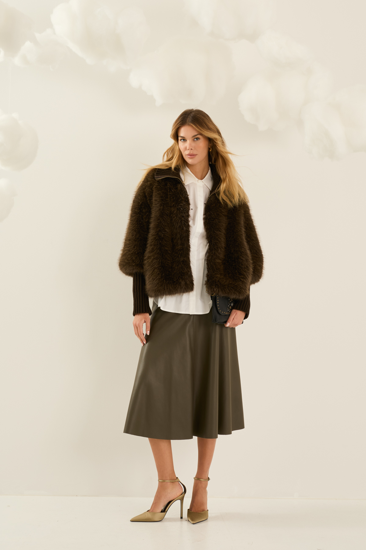 pellicciotto-con-maniche-in-maglia-s40m0431-398-webout.jpg