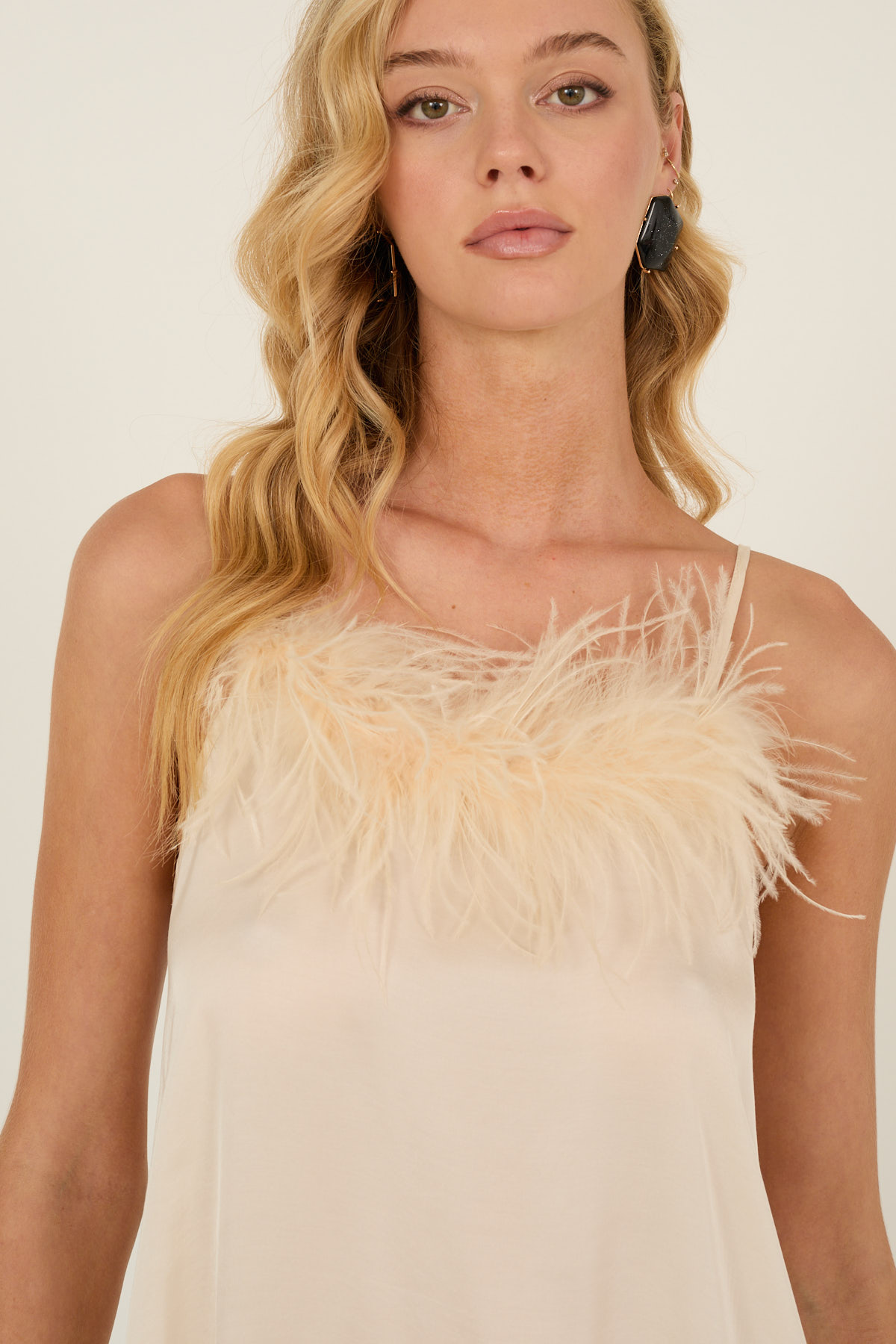top-con-piume-w40f0547-74-weba.jpg