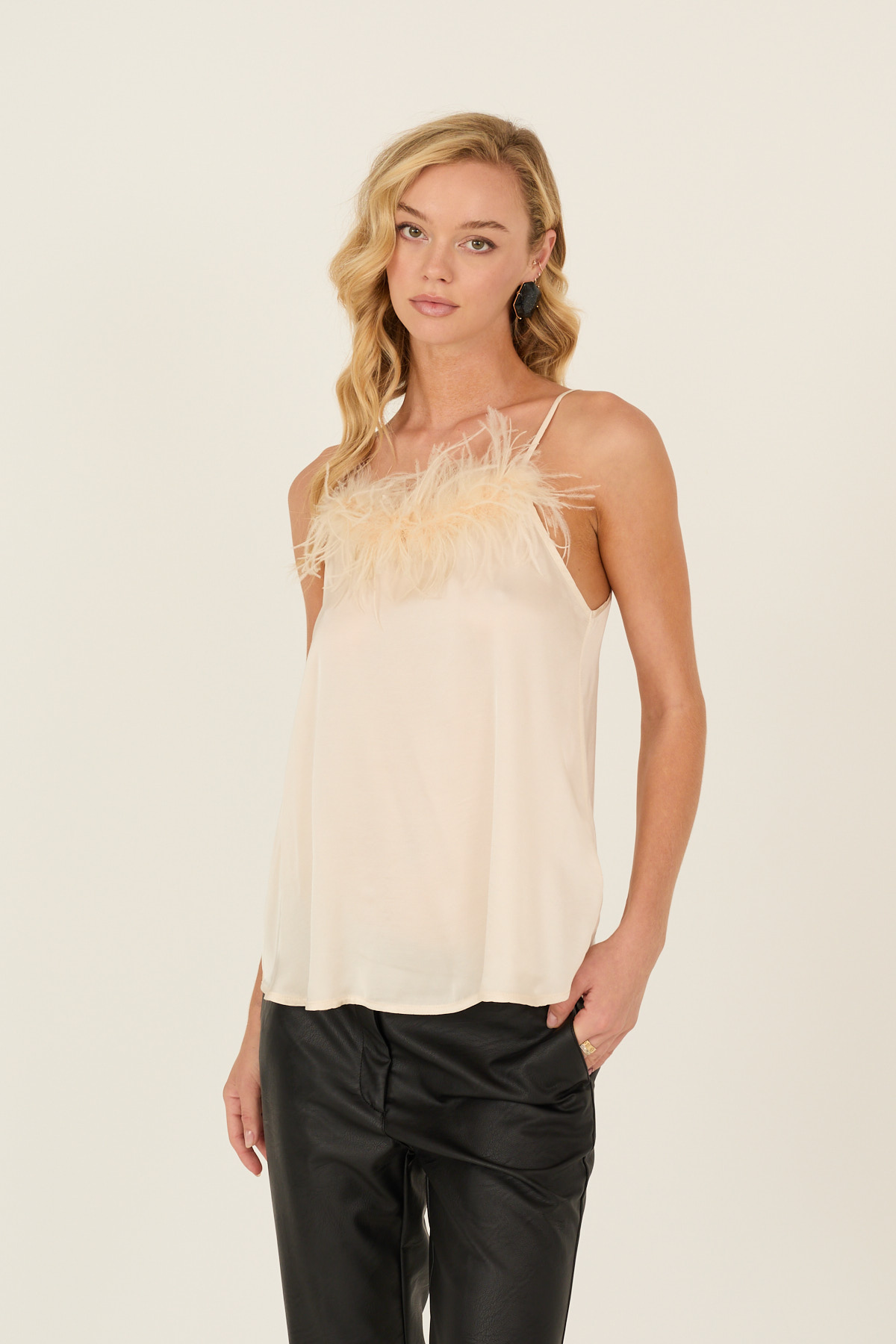 top-con-piume-w40f0547-74-webout.jpg