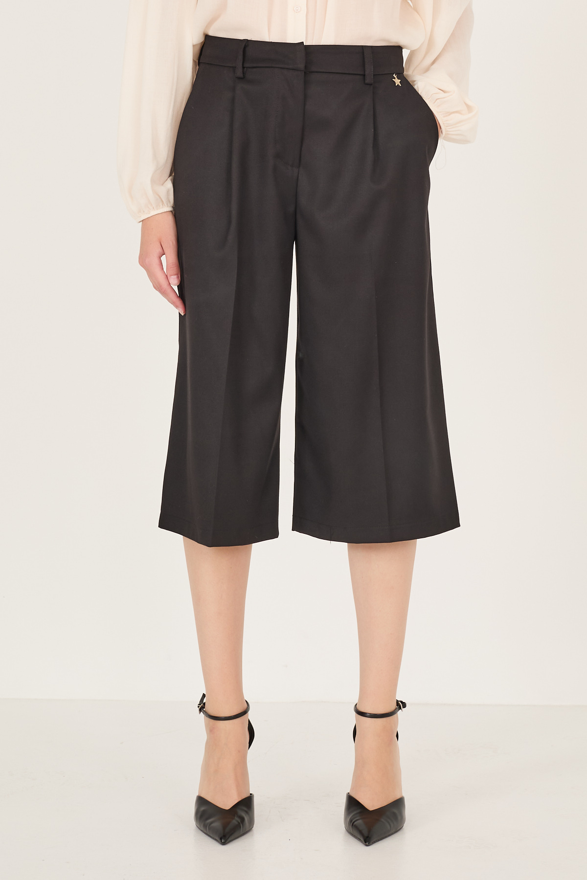 bermuda-misto-viscosa-con-pinces-m40f1087-01-webout.jpg