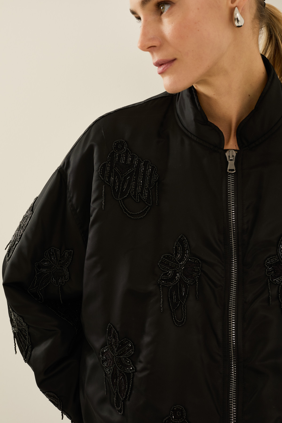 bomber-con-ricami-di-perline-d40n0373-01-webout.jpg
