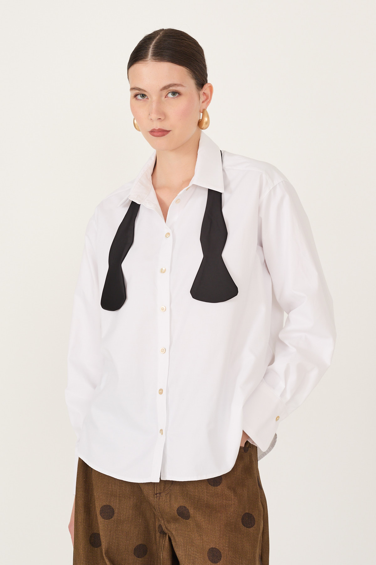 camicia-con-applicazioni-f40x1078-02-weba.jpg