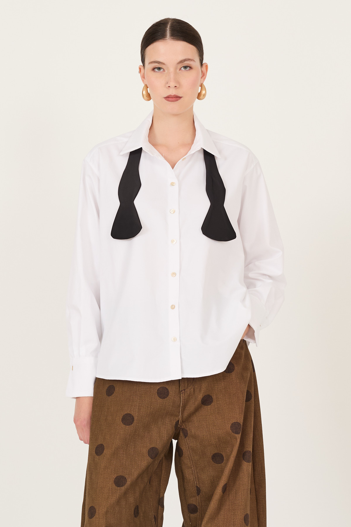 camicia-con-applicazioni-f40x1078-02-webd.jpg