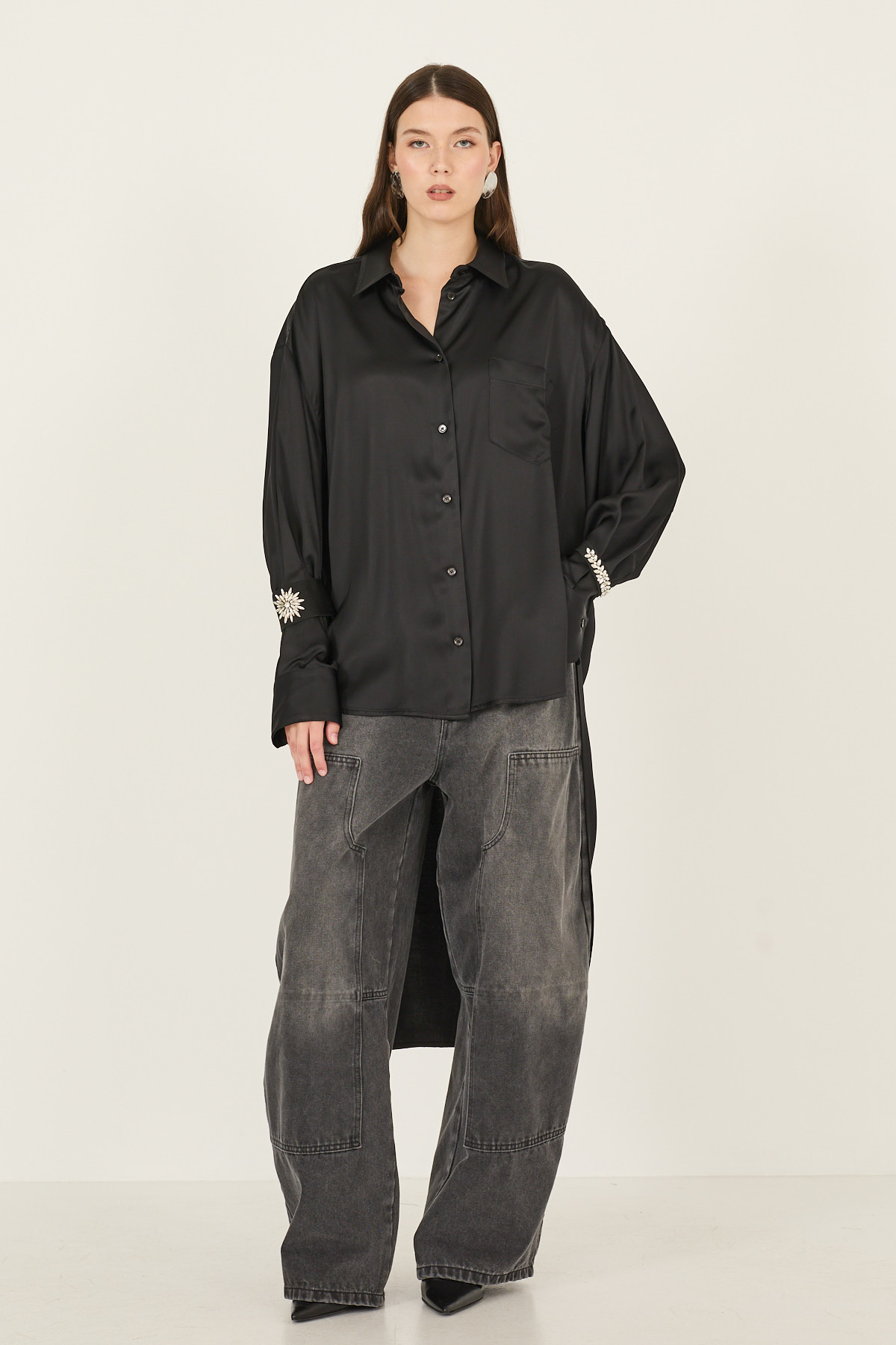 camicia-in-raso-di-viscosa-con-dettaglio-elastici-strass-w40s0521-01-webd.jpg