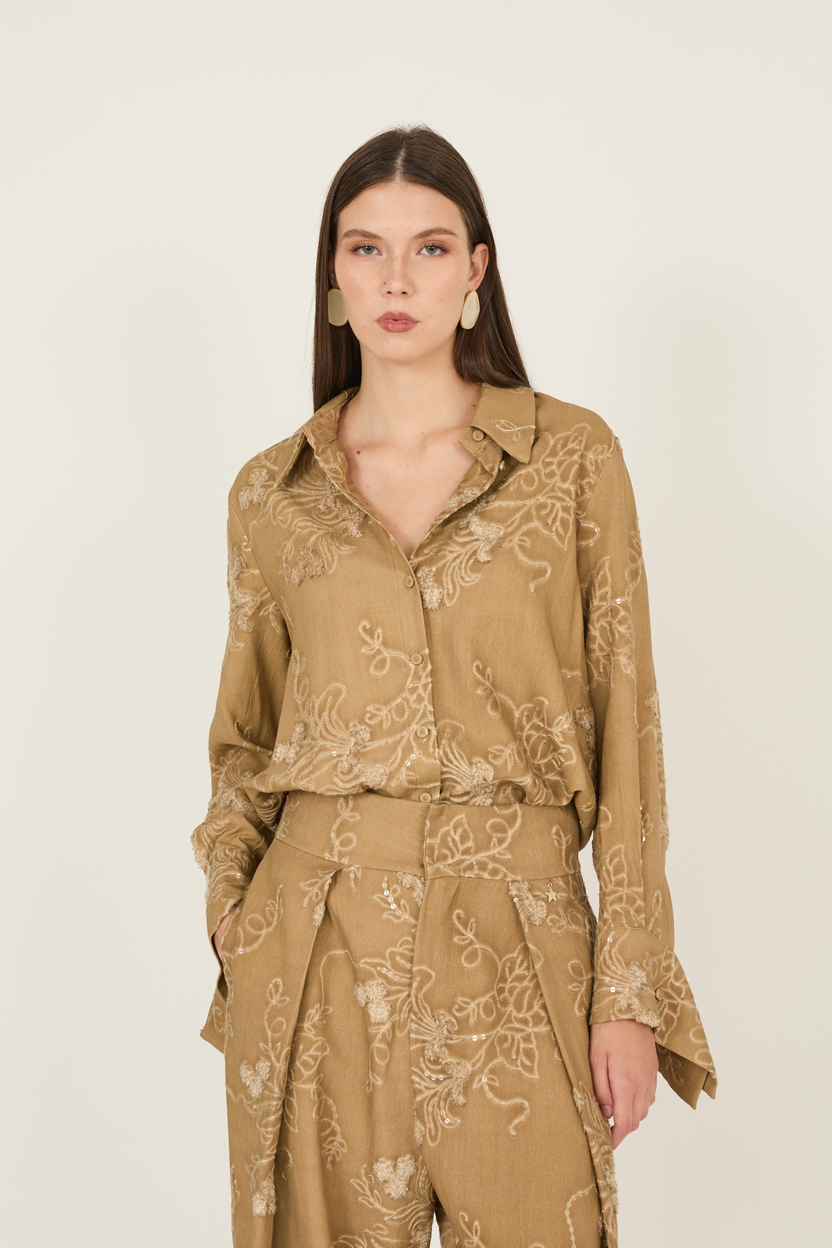 camicia-in-viscosa-con-ricami-m40f0669-18-webd.jpg