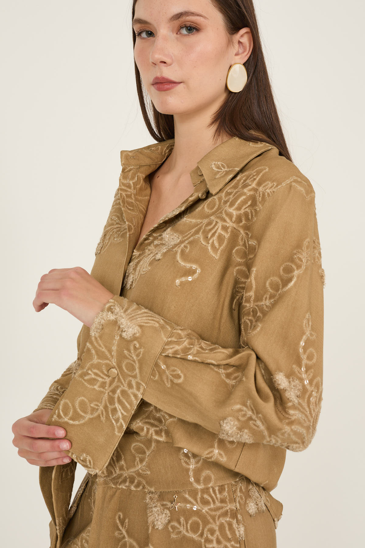 camicia-in-viscosa-con-ricami-m40f0669-18-webout.jpg
