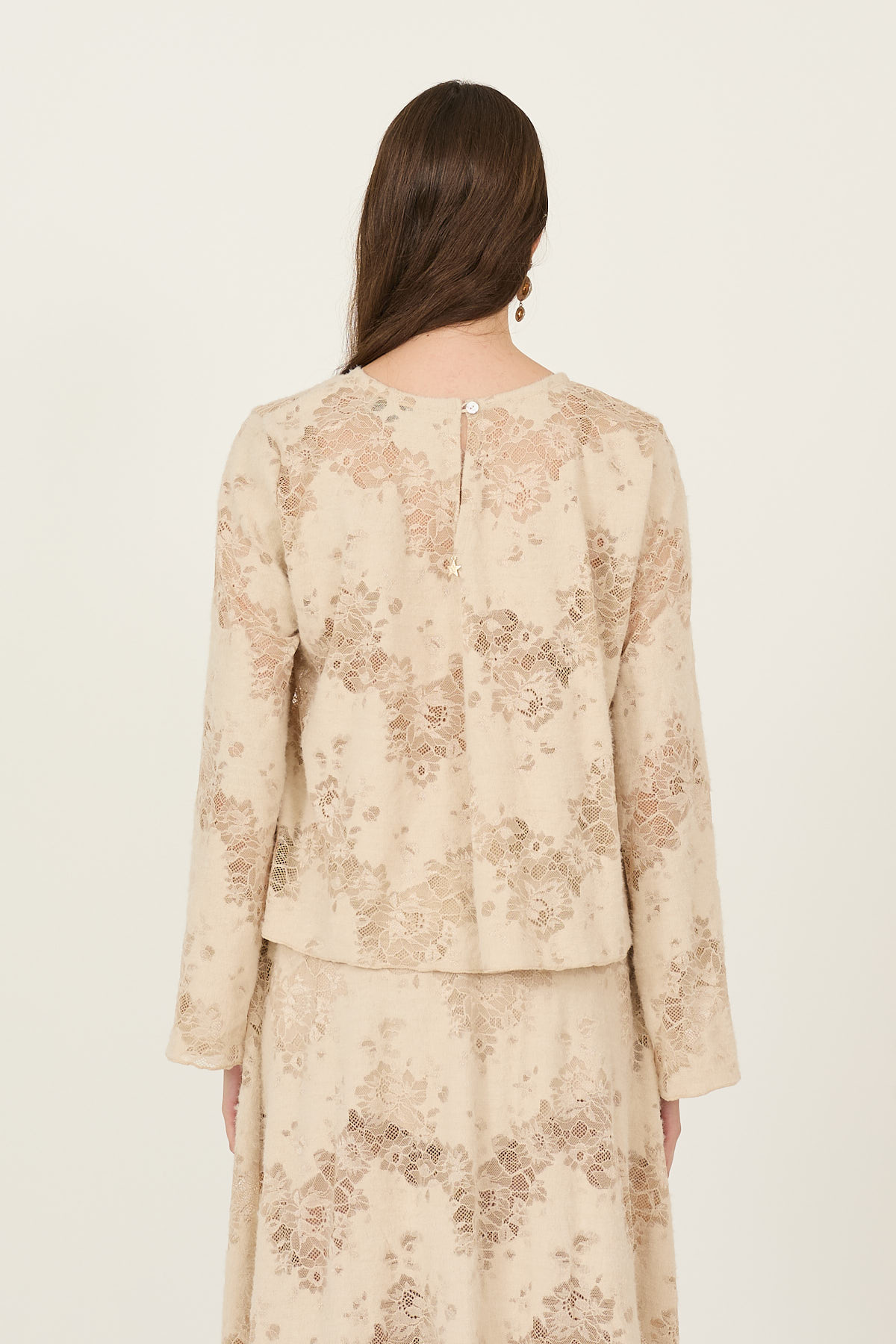 camicia-morbida-in-pizzo-d40n0961-499-webf.jpg