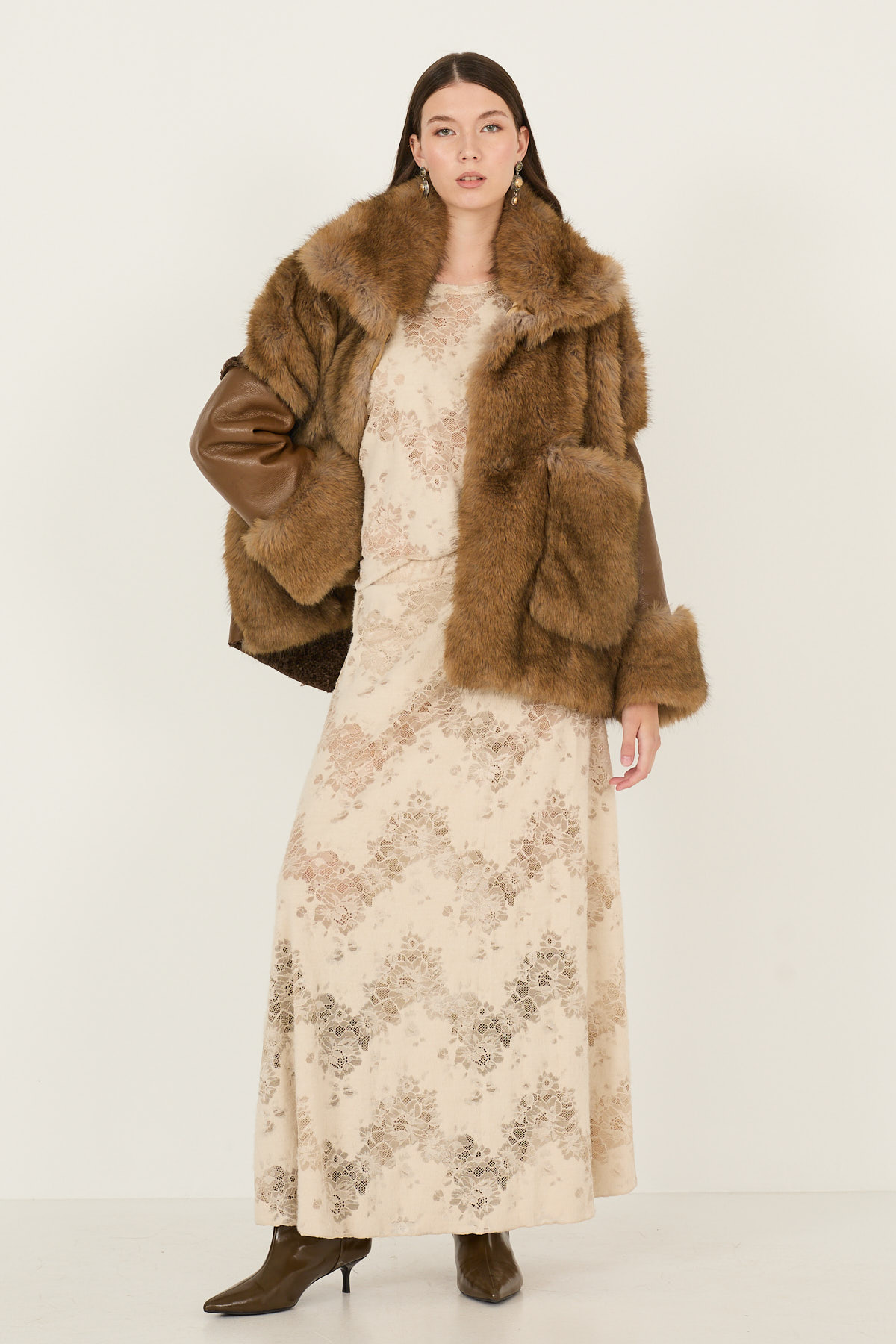 camicia-morbida-in-pizzo-d40n0961-499-webl.jpg