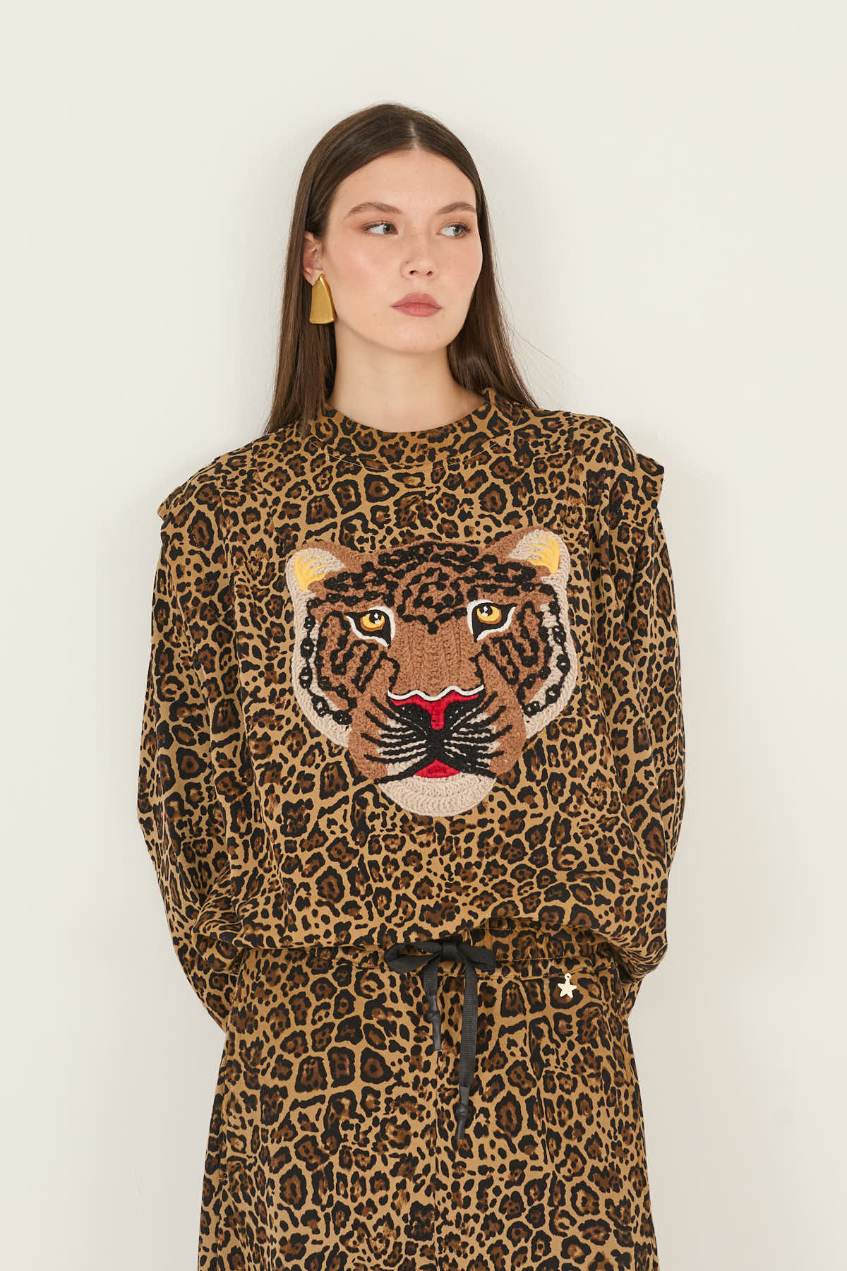 felpa-animalier-con-ricamo-s40m0761-71-webd.jpg