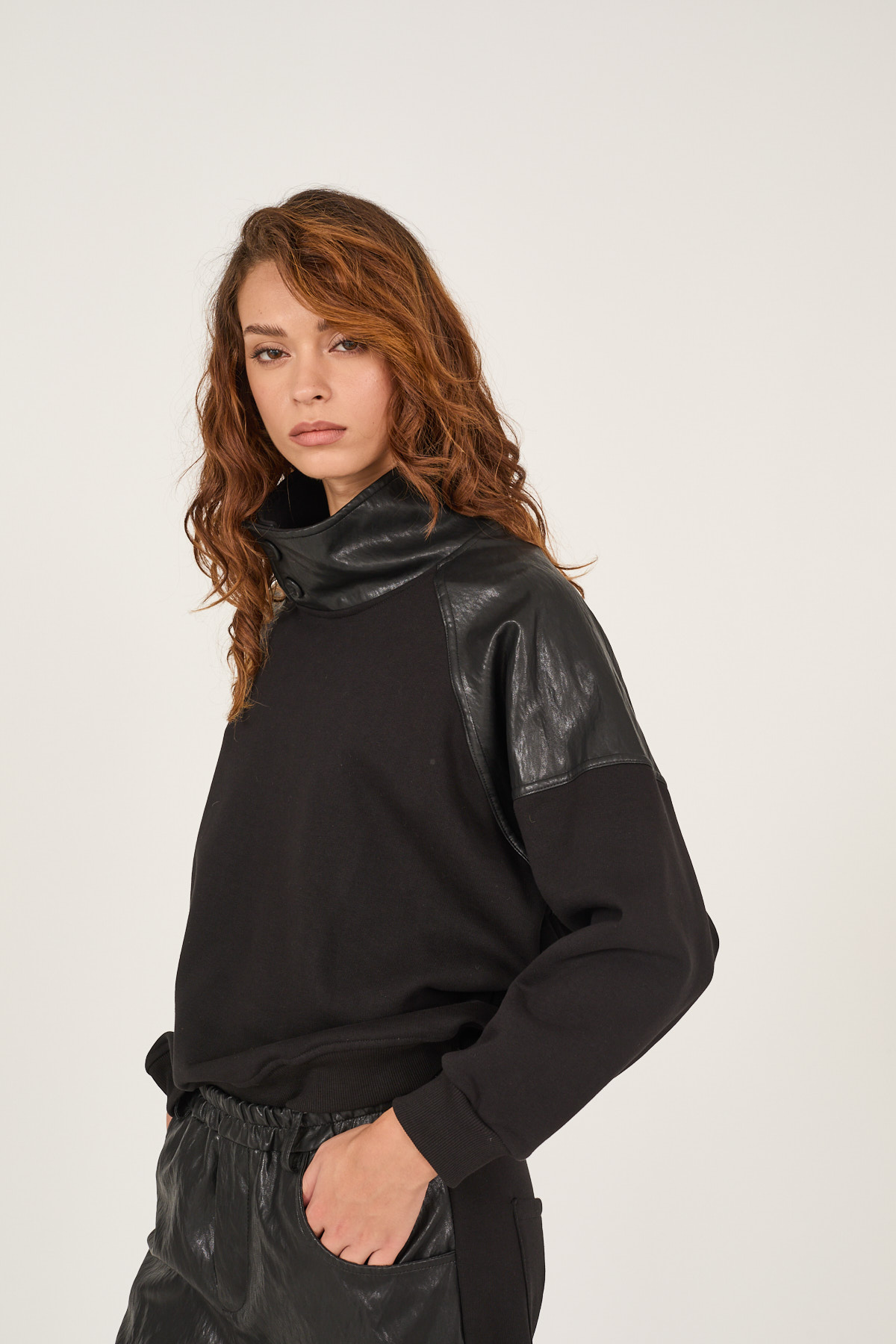 felpa-collo-alto-m40f1024-01-webout.jpg