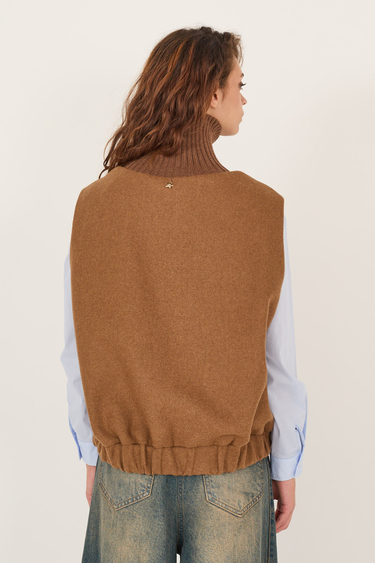 gilet-con-parti-in-pizzo-s40m0945-332-webr.jpg