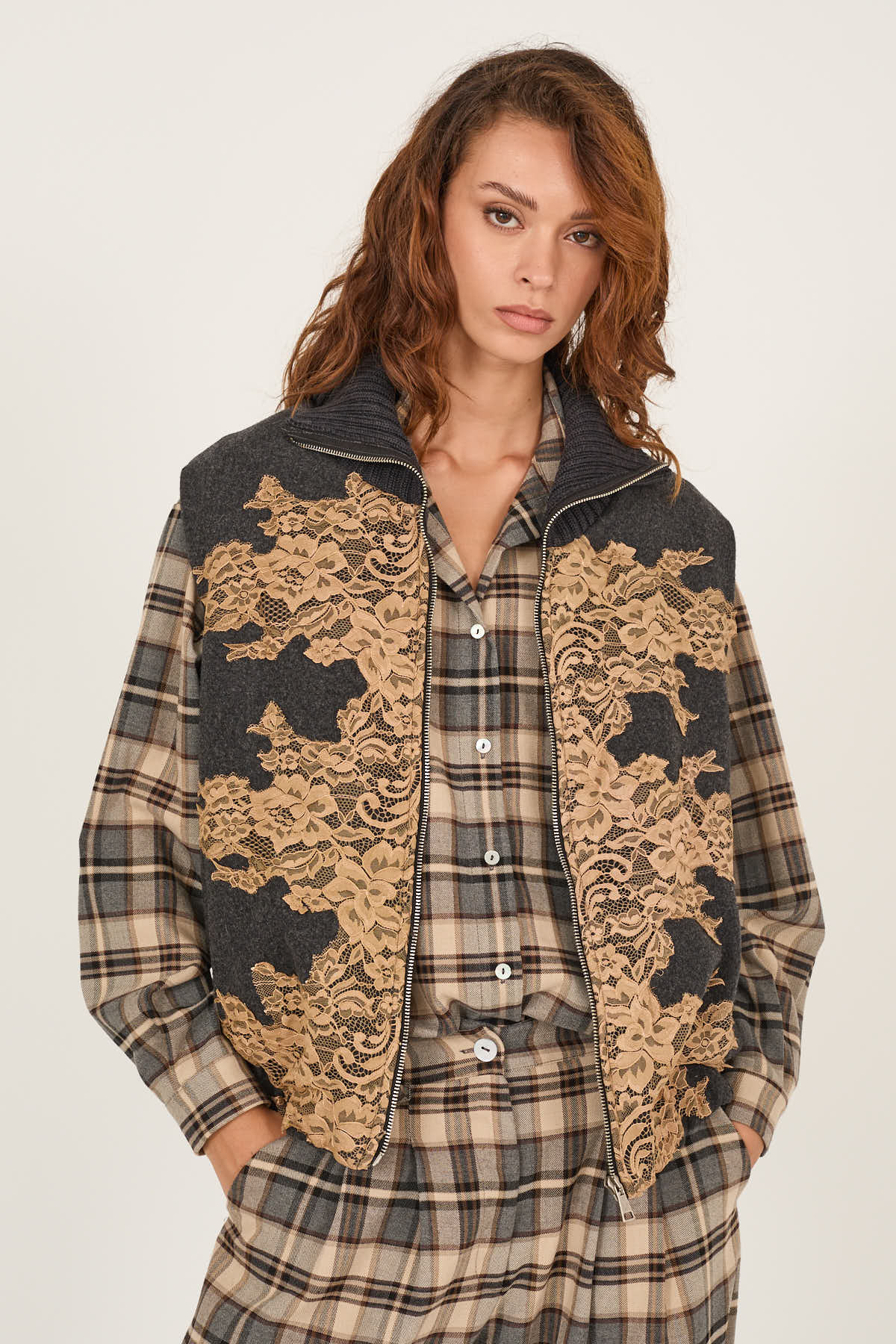 gilet-con-parti-in-pizzo-s40m0945-40-weba.jpg