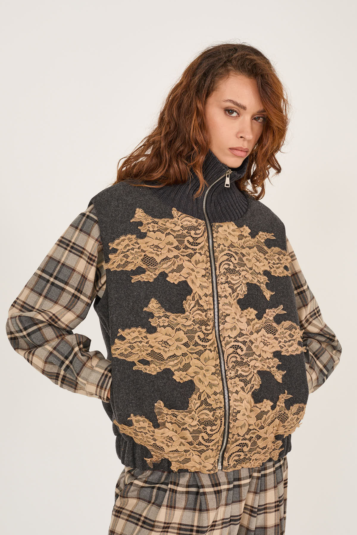 gilet-con-parti-in-pizzo-s40m0945-40-webd.jpg