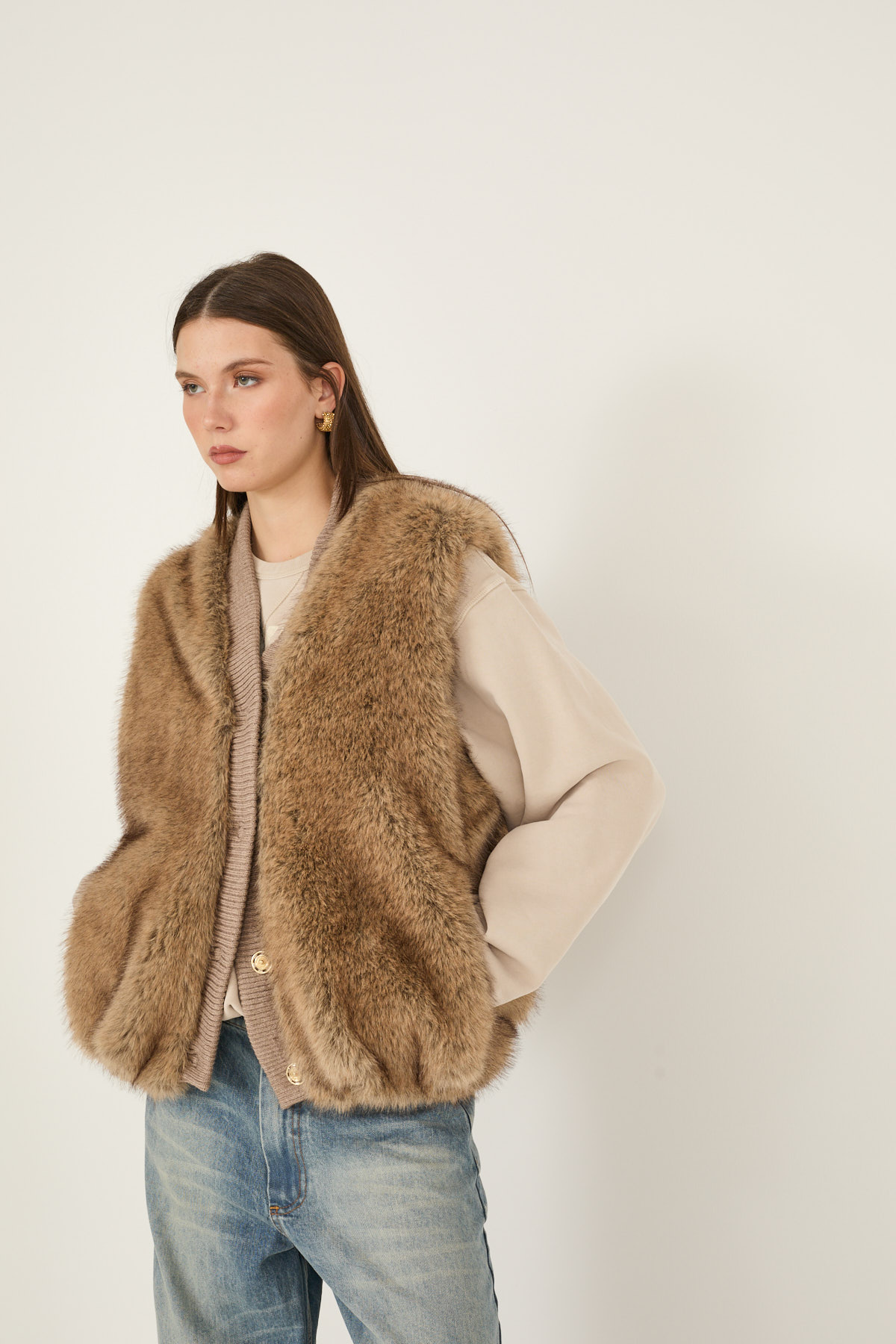 gilet-in-ecopelliccia-s40m0801-68-webf.jpg