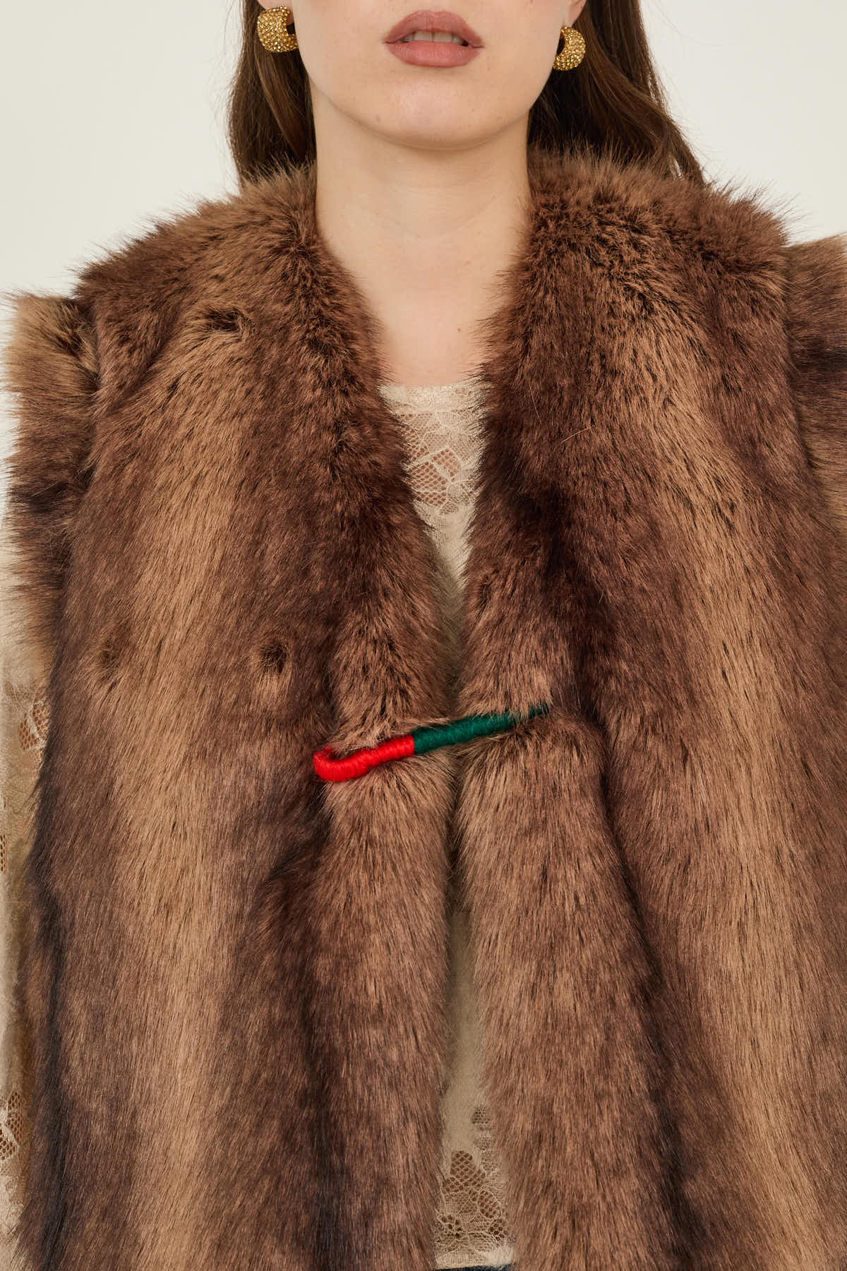 gilet-smanicato-in-ecopelliccia-f40x0900-34-webd.jpg