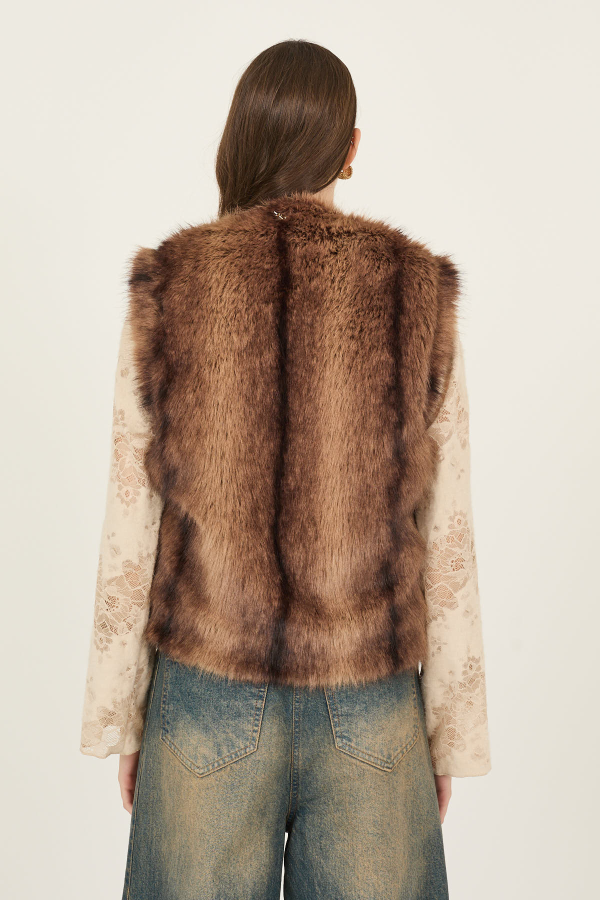 gilet-smanicato-in-ecopelliccia-f40x0900-34-webf.jpg