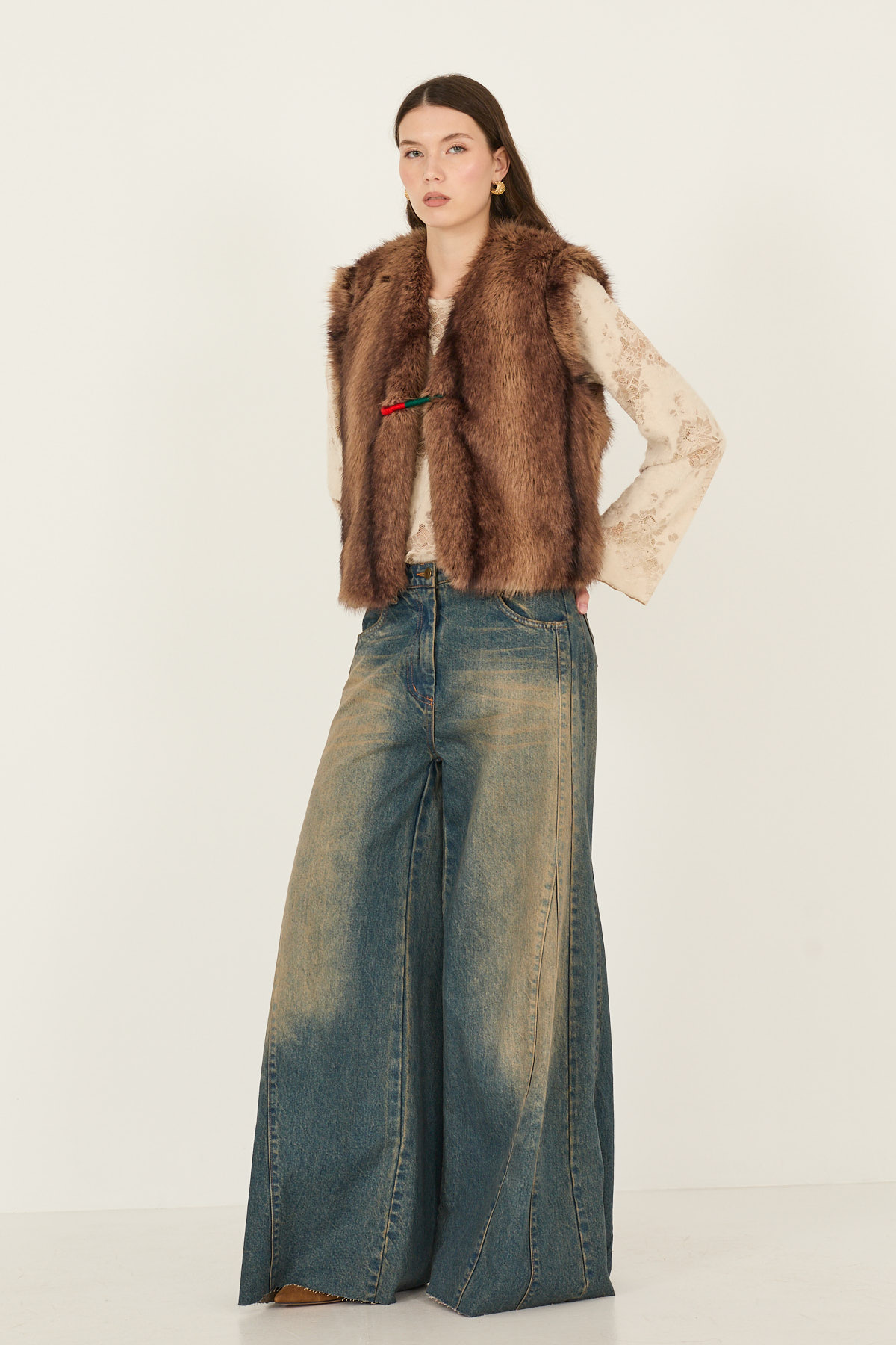 gilet-smanicato-in-ecopelliccia-f40x0900-34-webl.jpg