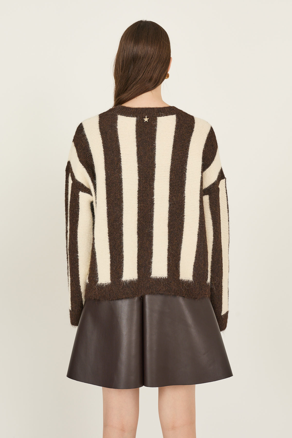 maglia-a-righe-con-patch-a-contrasto-d40v0902-224-webd.jpg