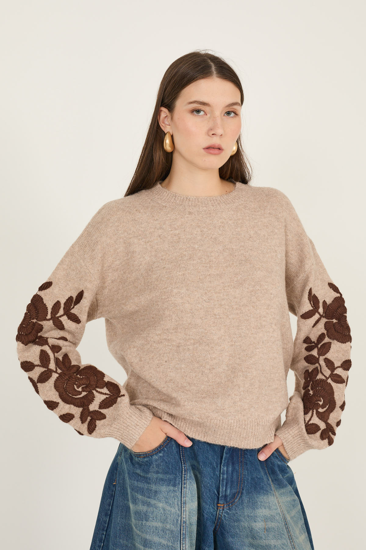 maglia-con-ricami-d40v0768-226-webd.jpg