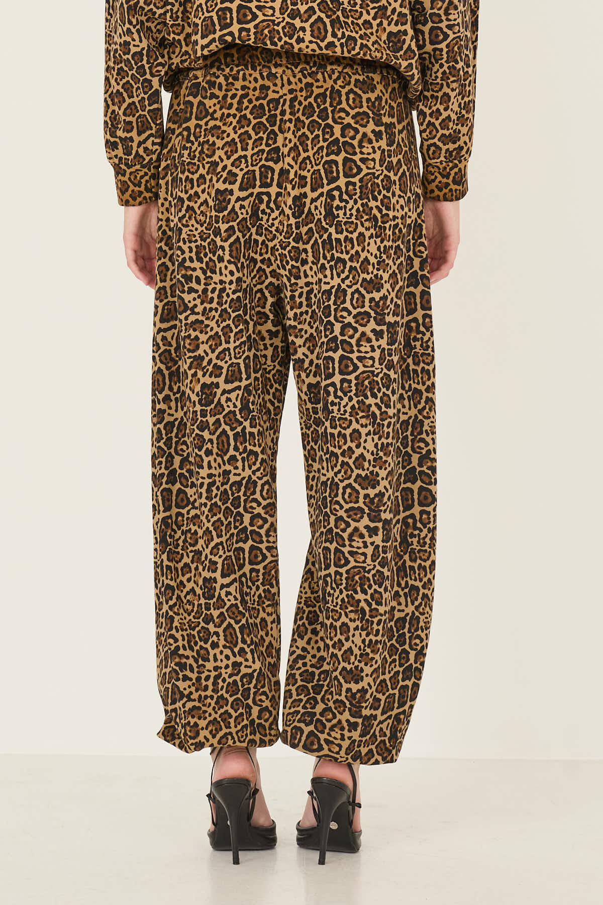 pantalone-animalier-con-polsino-alla-caviglia-s40m0760-71-webf.jpg