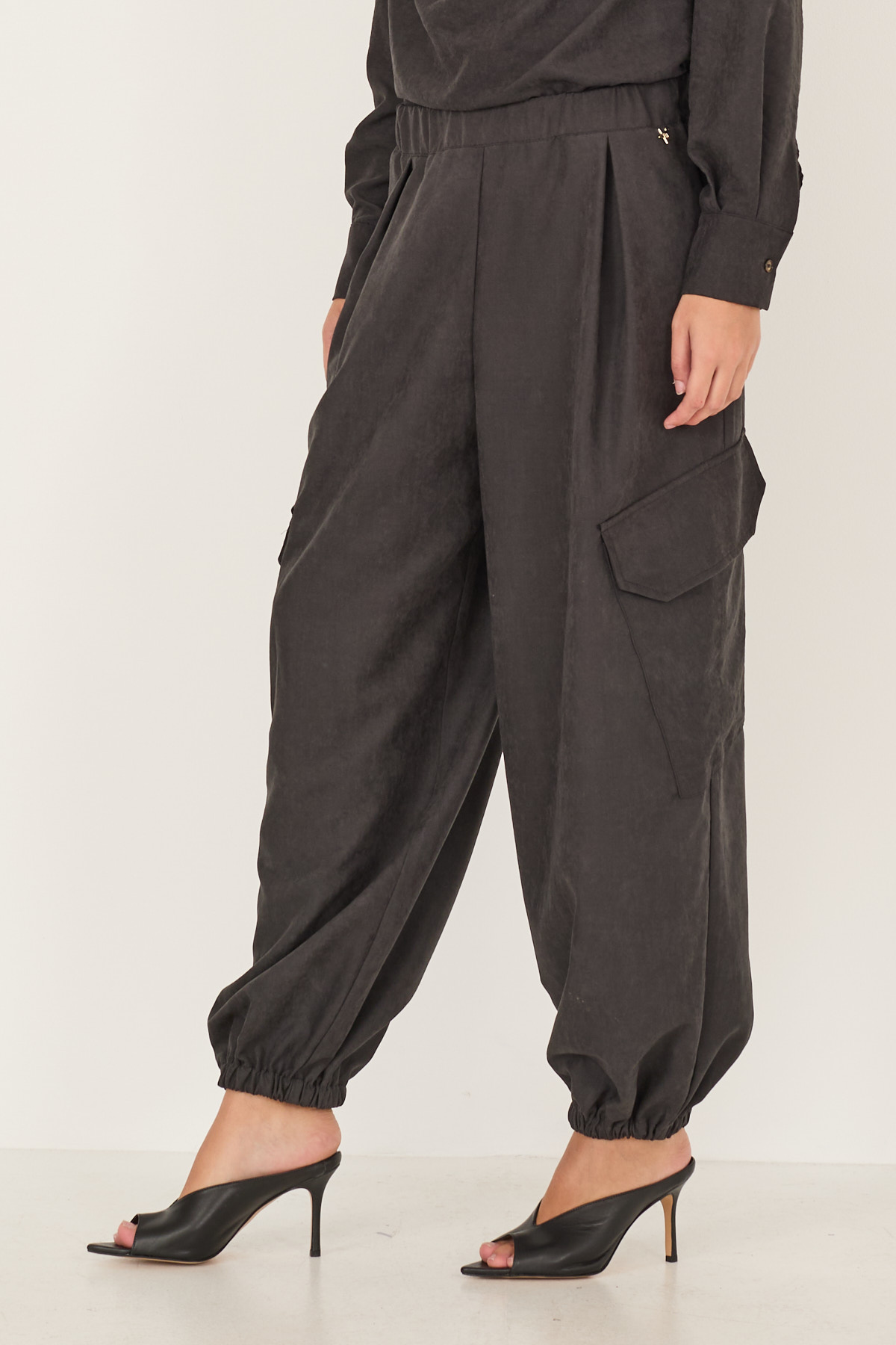 pantalone-cargo-s40m0977-01-webout.jpg