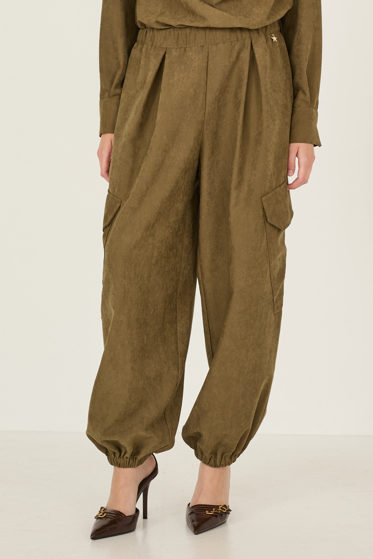 pantalone-cargo-s40m0977-14-webout.jpg