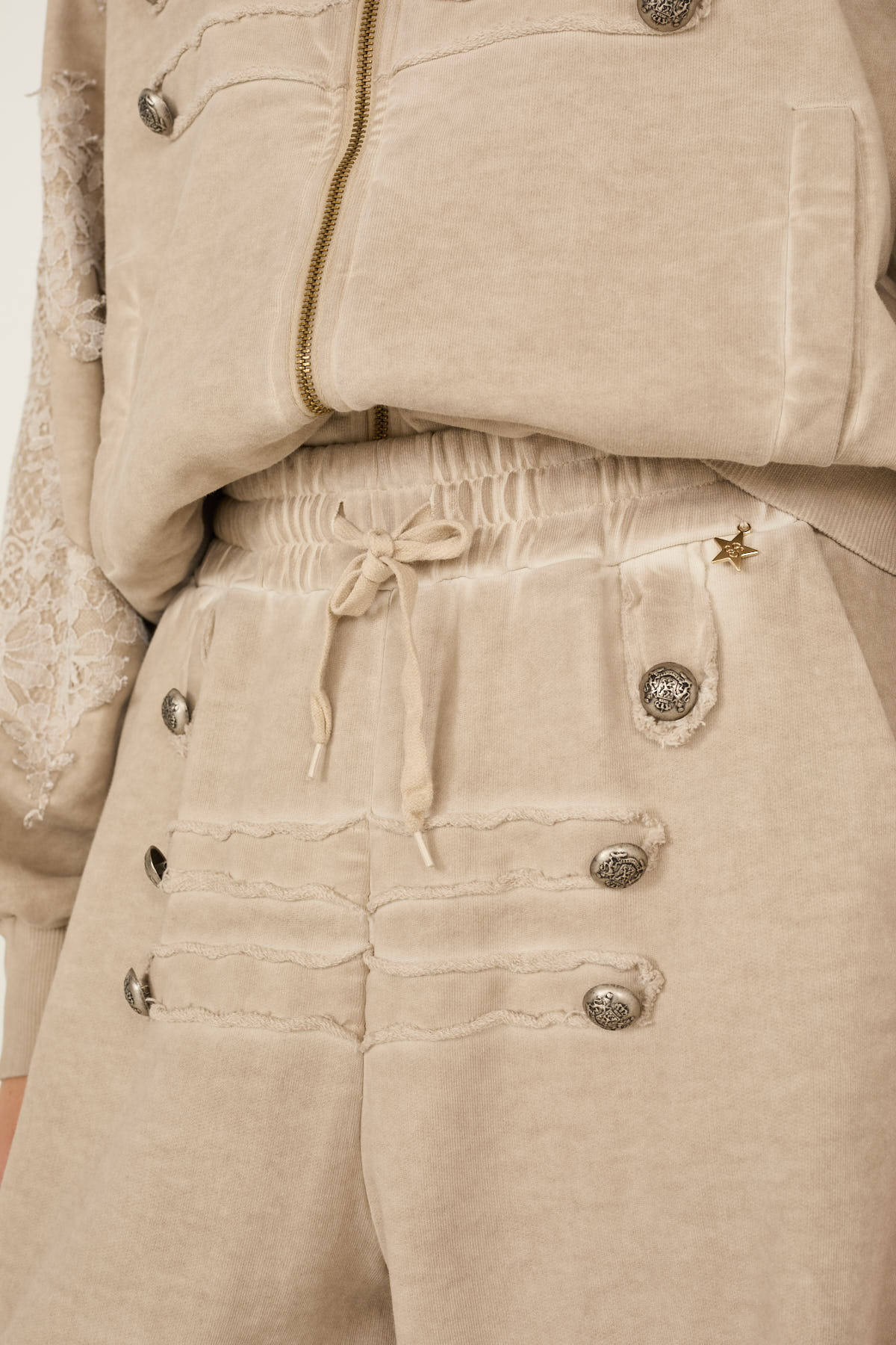 pantalone-con-alamari-s40m0927-10-webd.jpg
