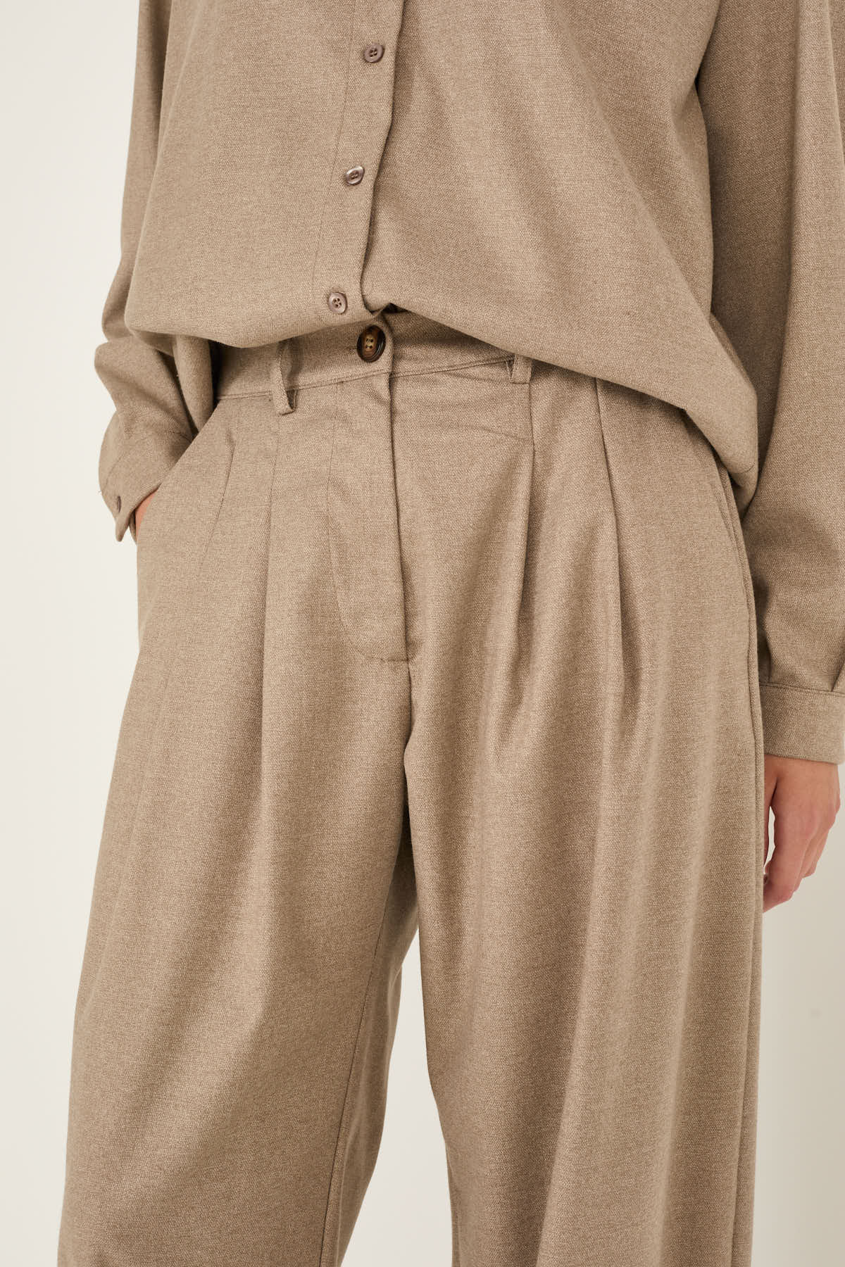pantalone-in-misto-viscosa-f40x0822-08-webout.jpg