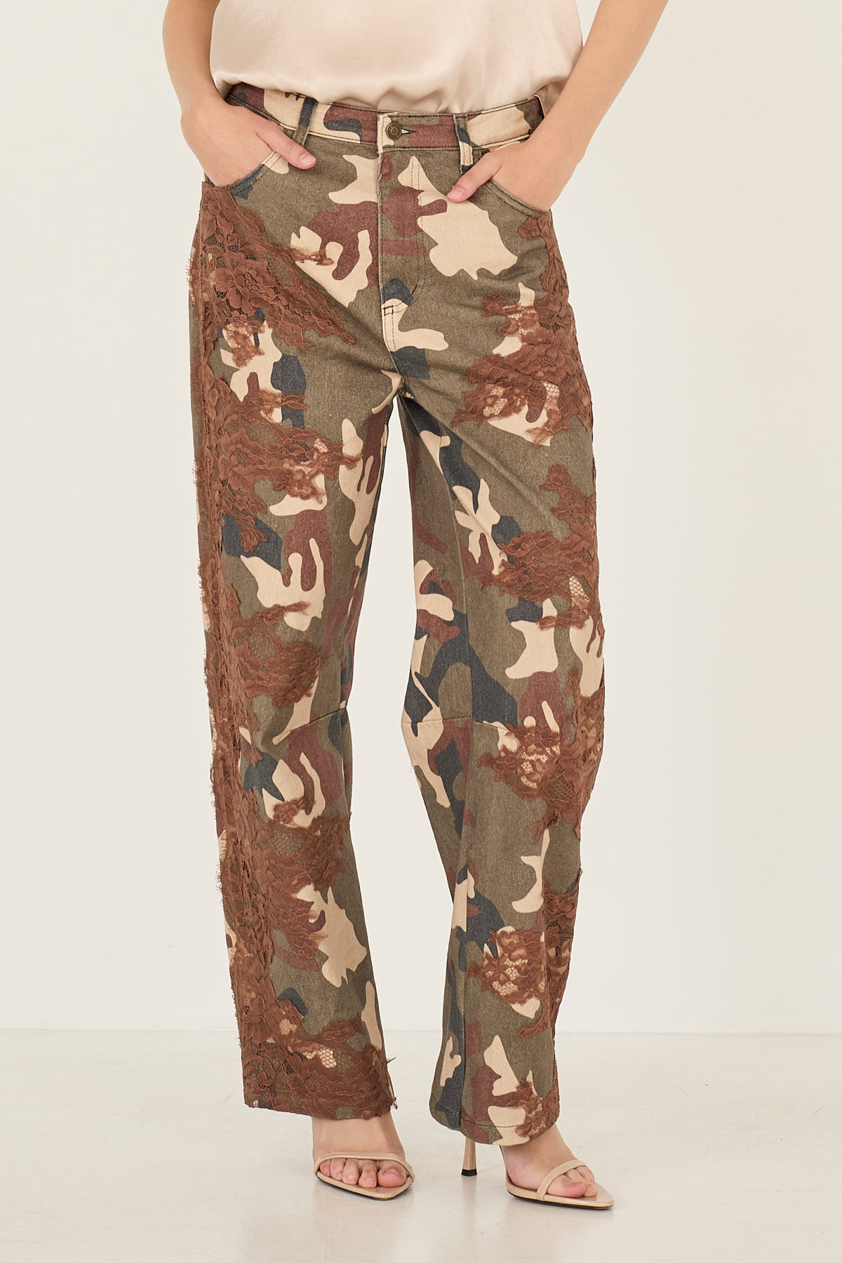 pantalone-jenny-camouflage-con-inserti-pizzo-s40m0930-23-webd.jpg