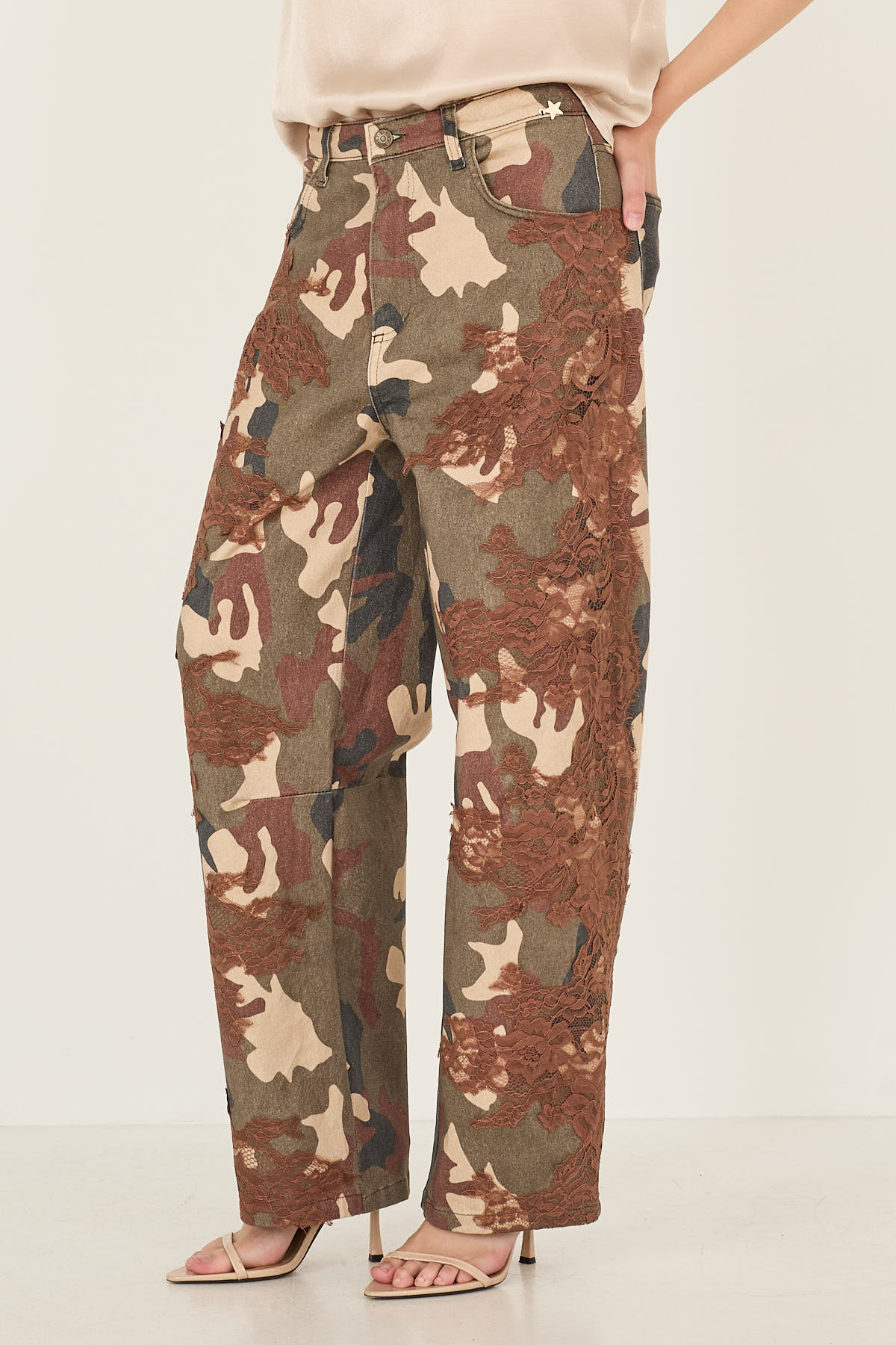 pantalone-jenny-camouflage-con-inserti-pizzo-s40m0930-23-webout.jpg